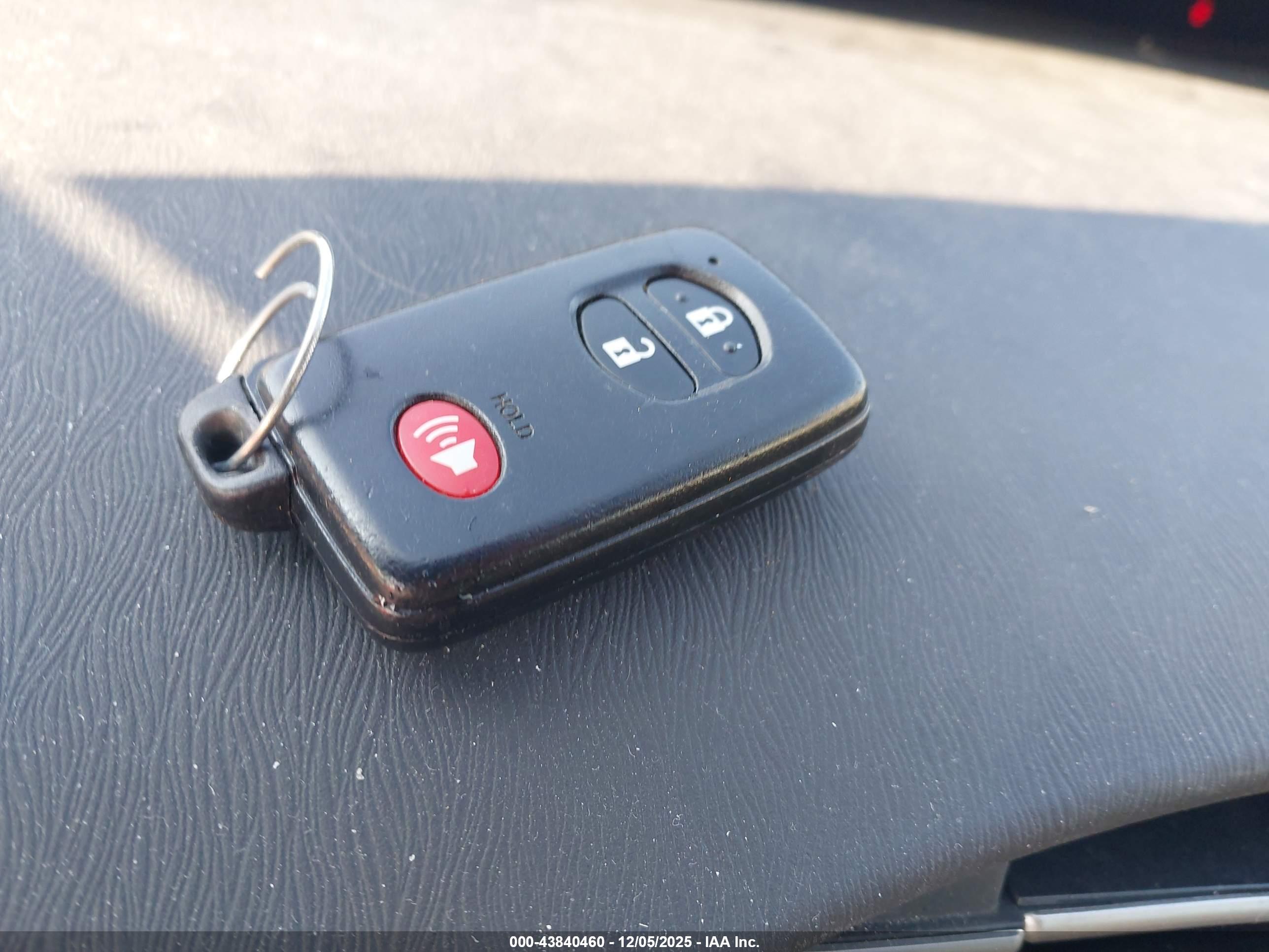 TOYOTA PRIUS image 11