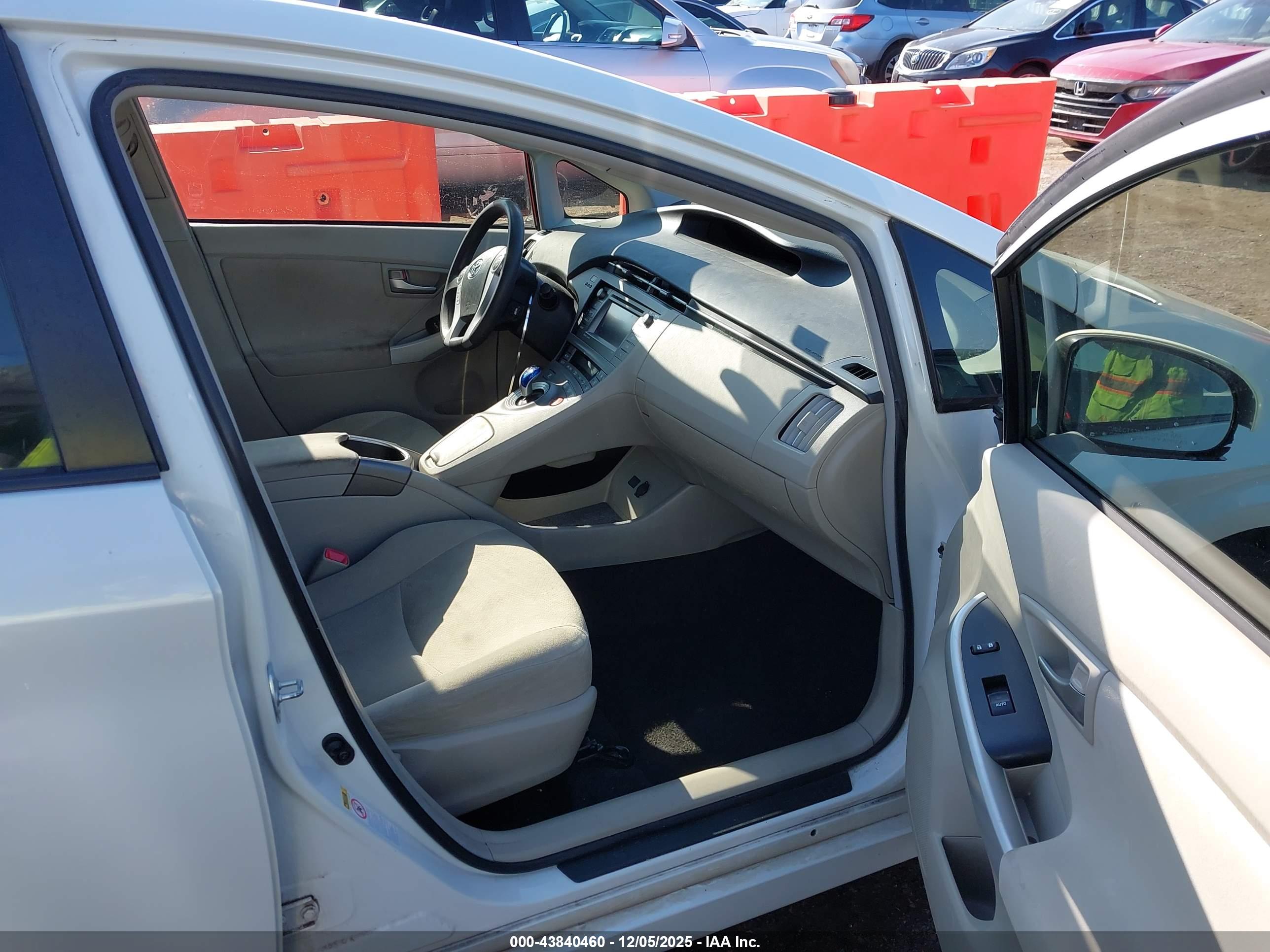 TOYOTA PRIUS image 5