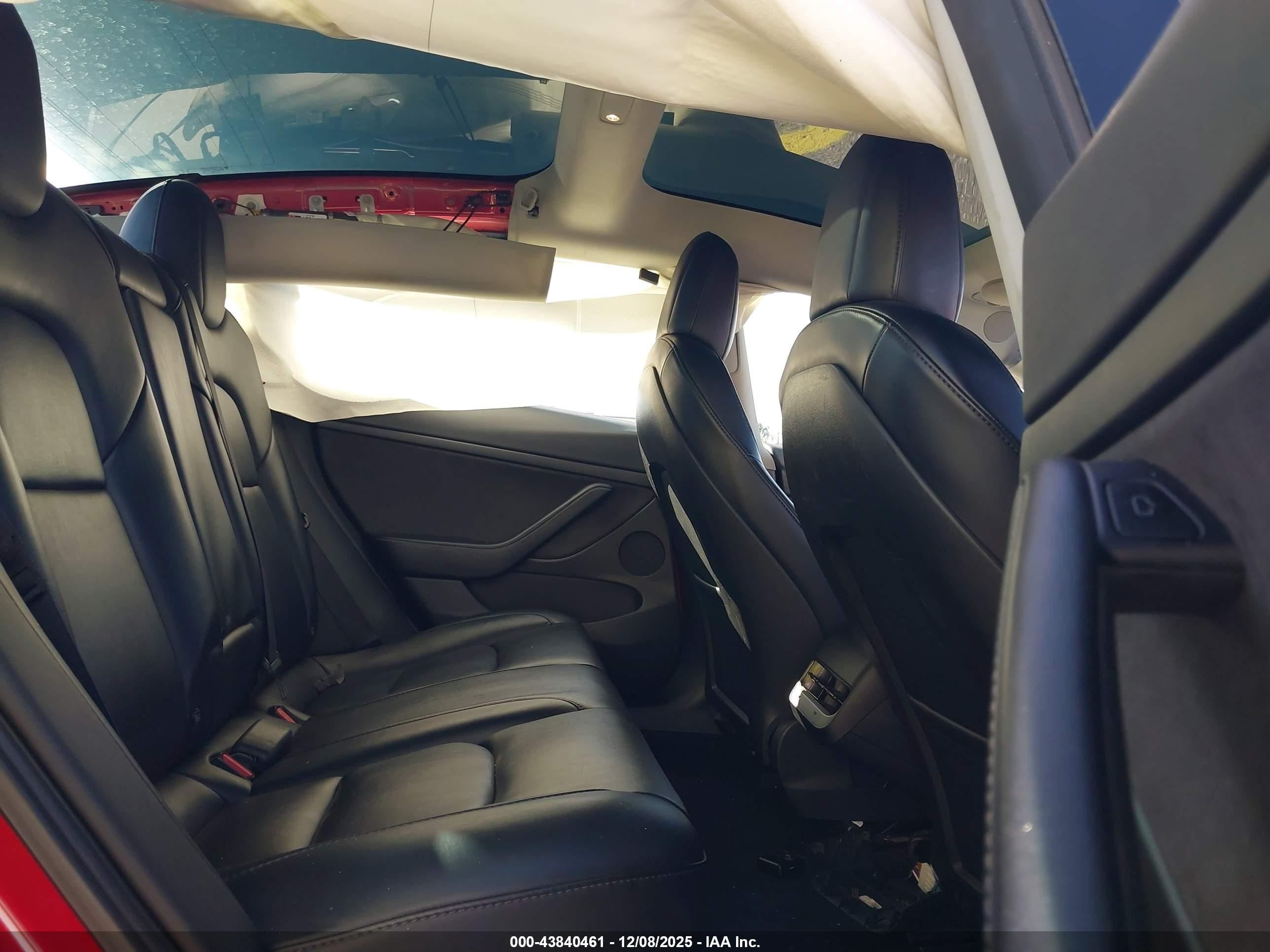 TESLA MODEL image 8