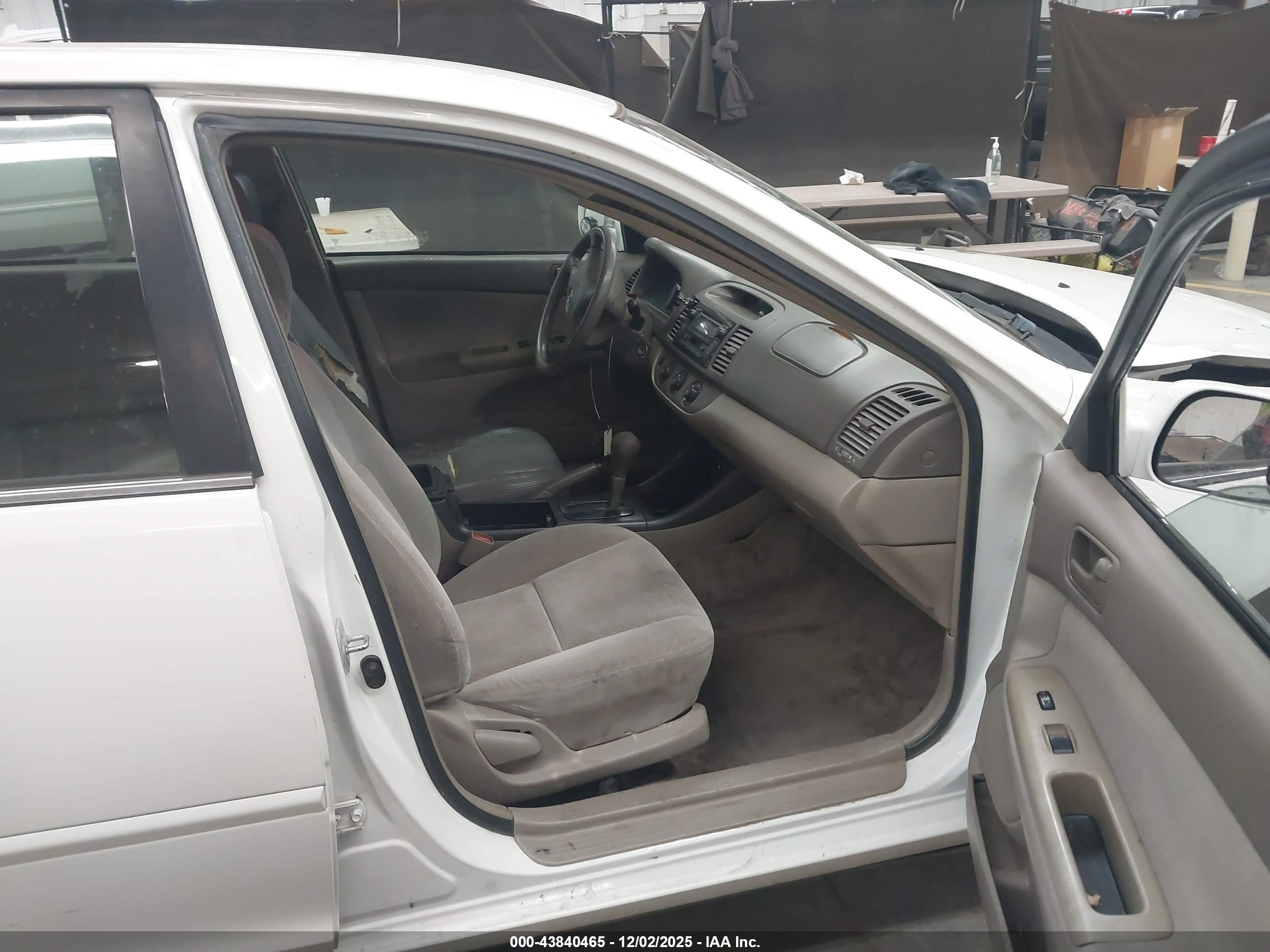 TOYOTA CAMRY image 5