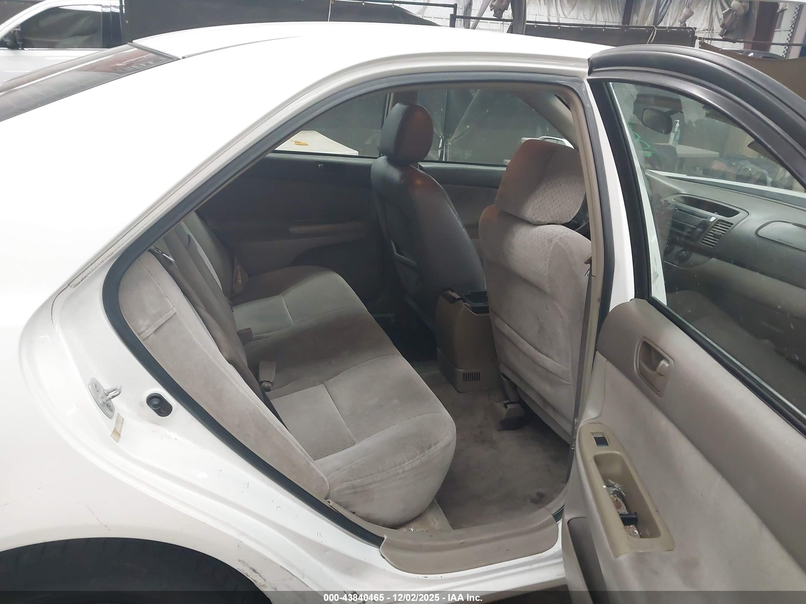 TOYOTA CAMRY image 8