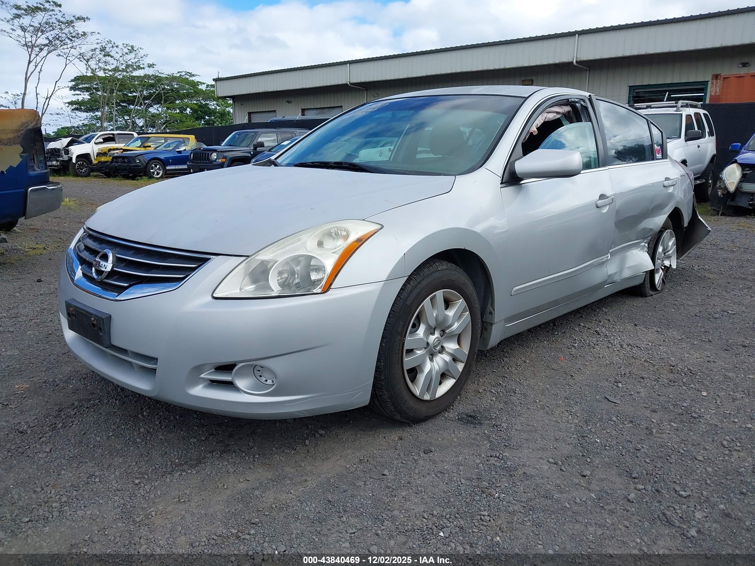 NISSAN ALTIMA image 2