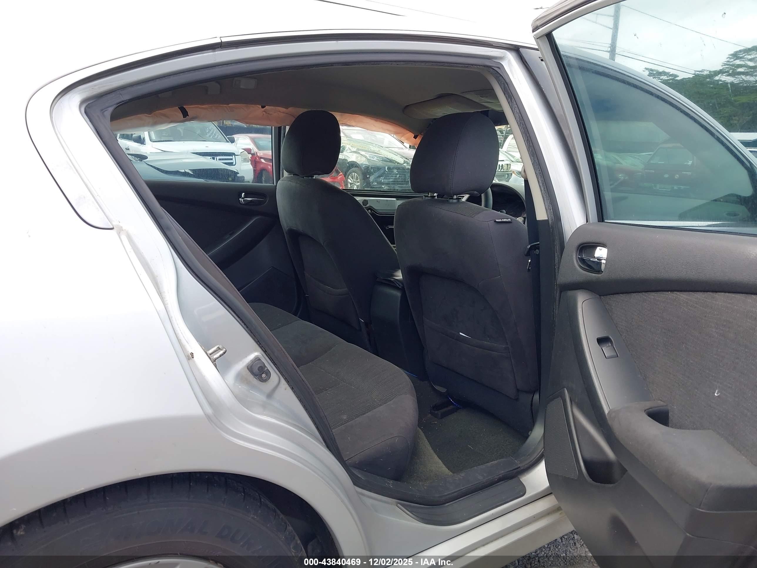 NISSAN ALTIMA image 8