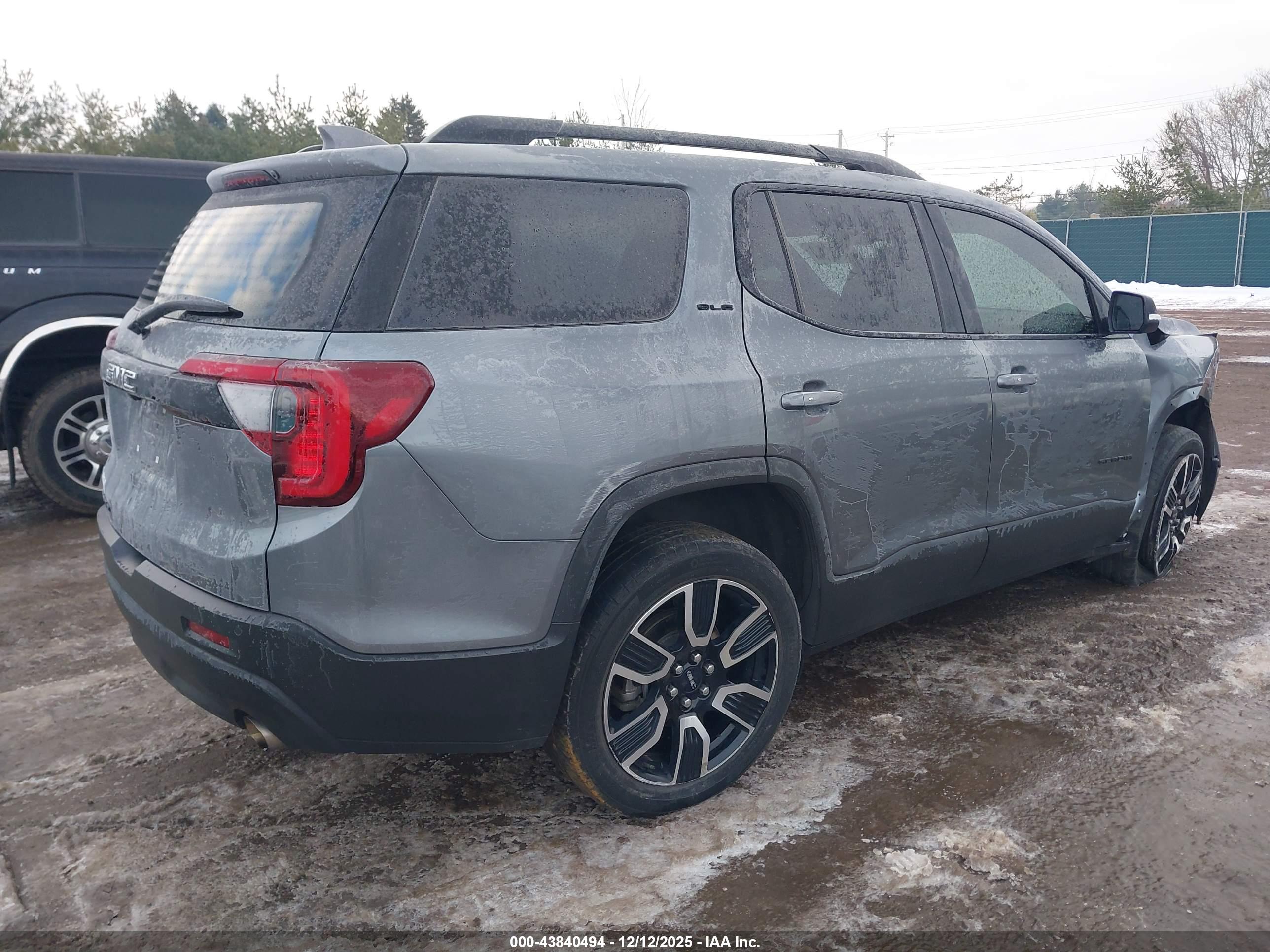 GMC ACADIA image 4
