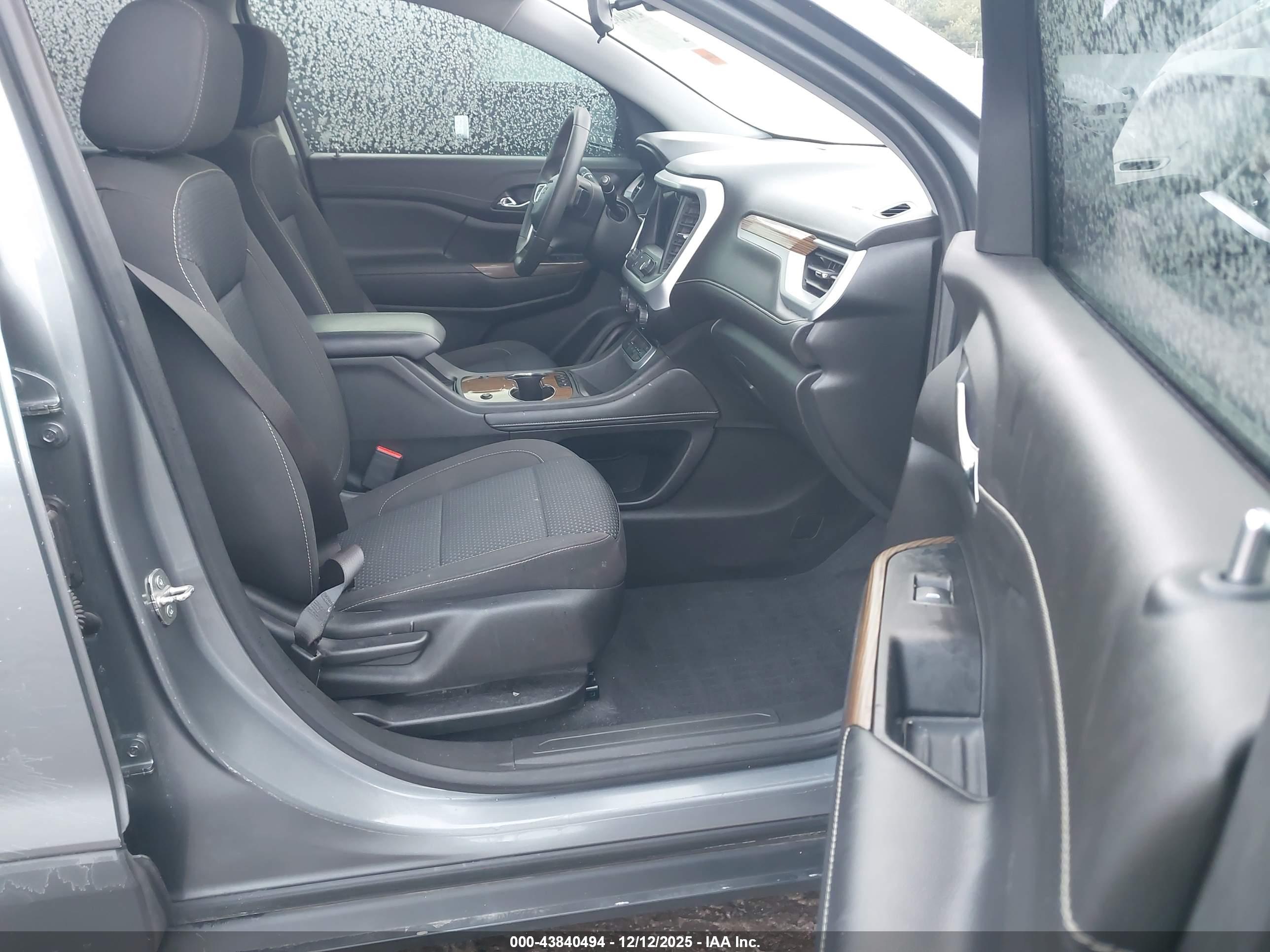 GMC ACADIA image 5