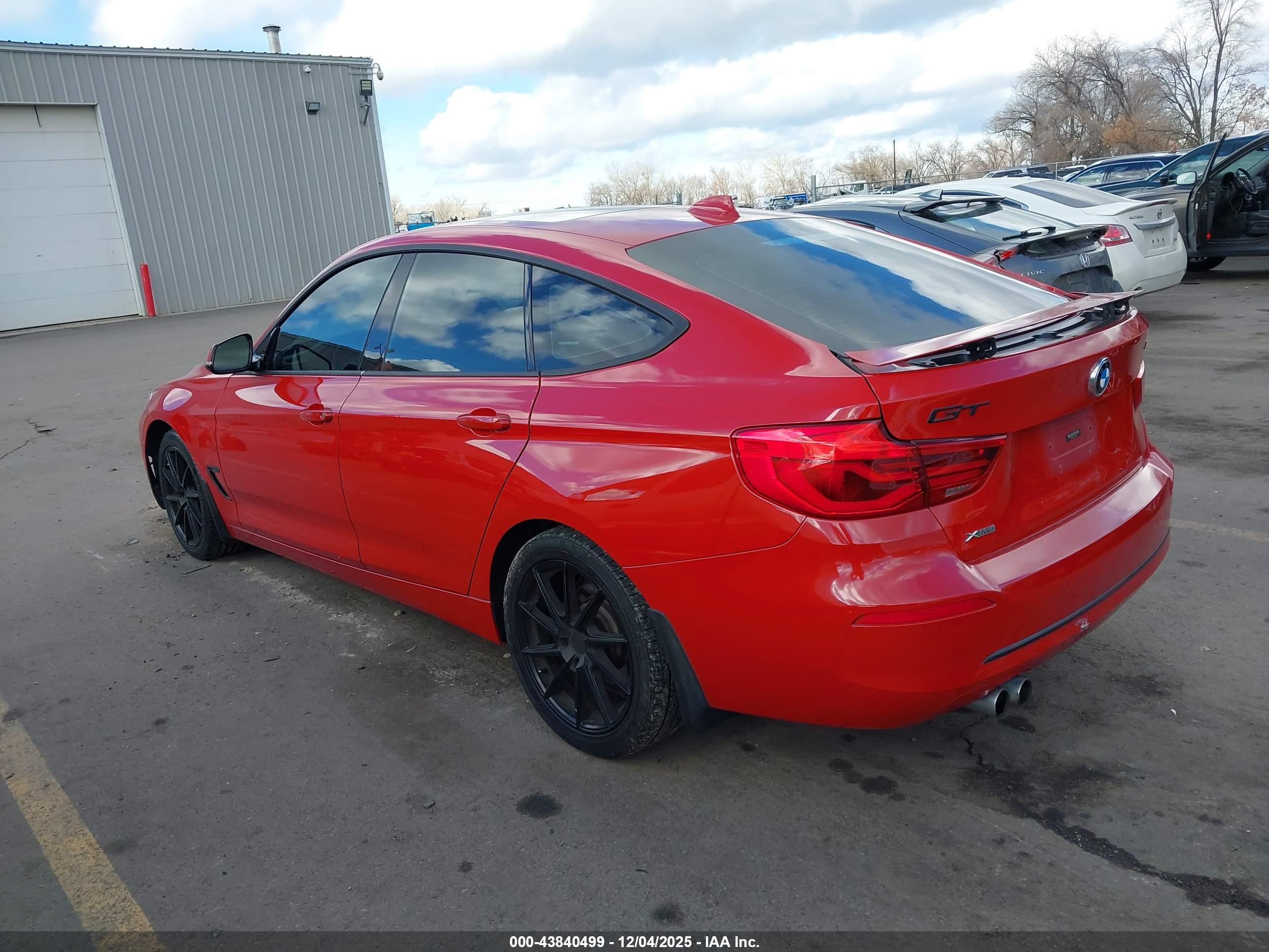 BMW 330I image 3
