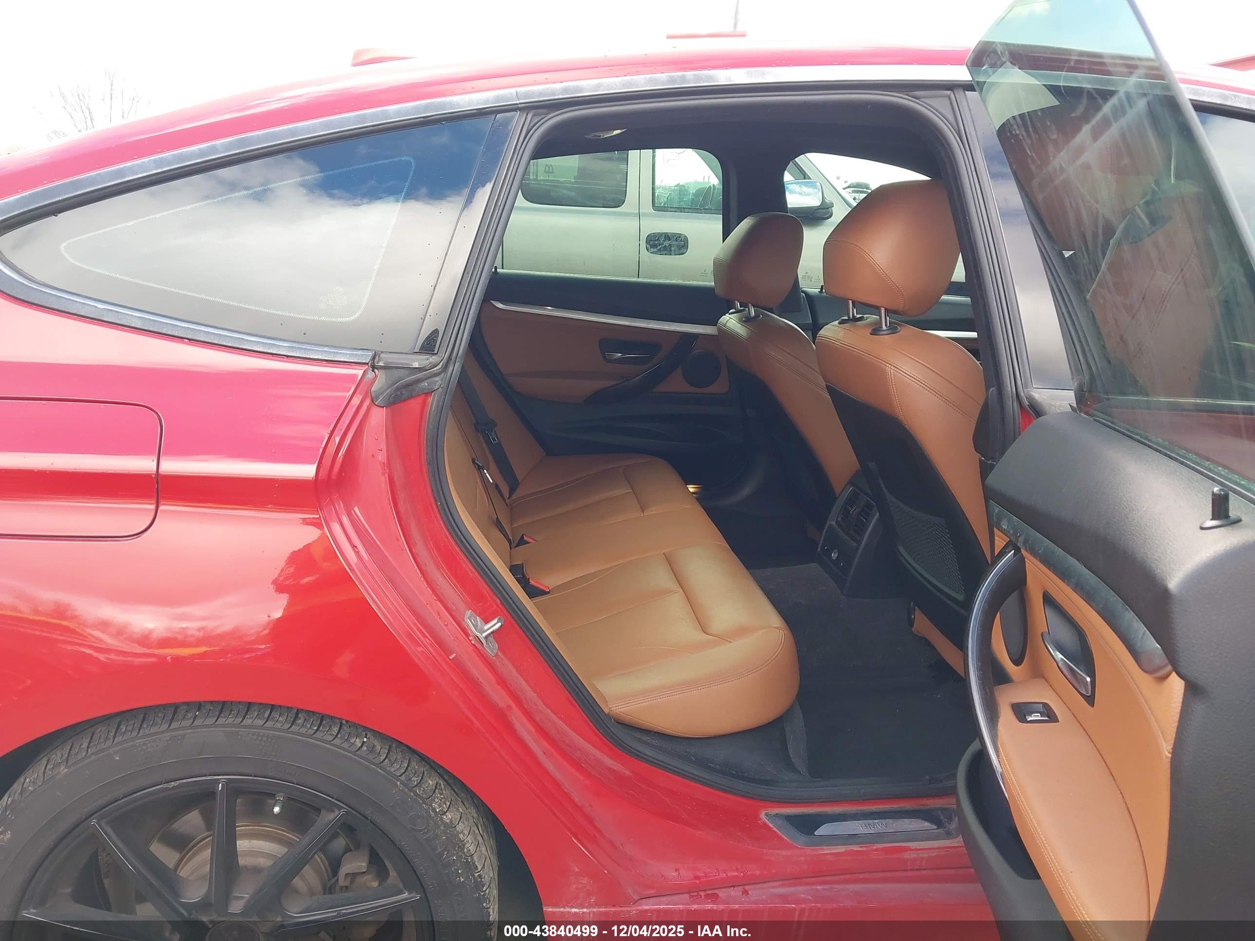 BMW 330I image 8