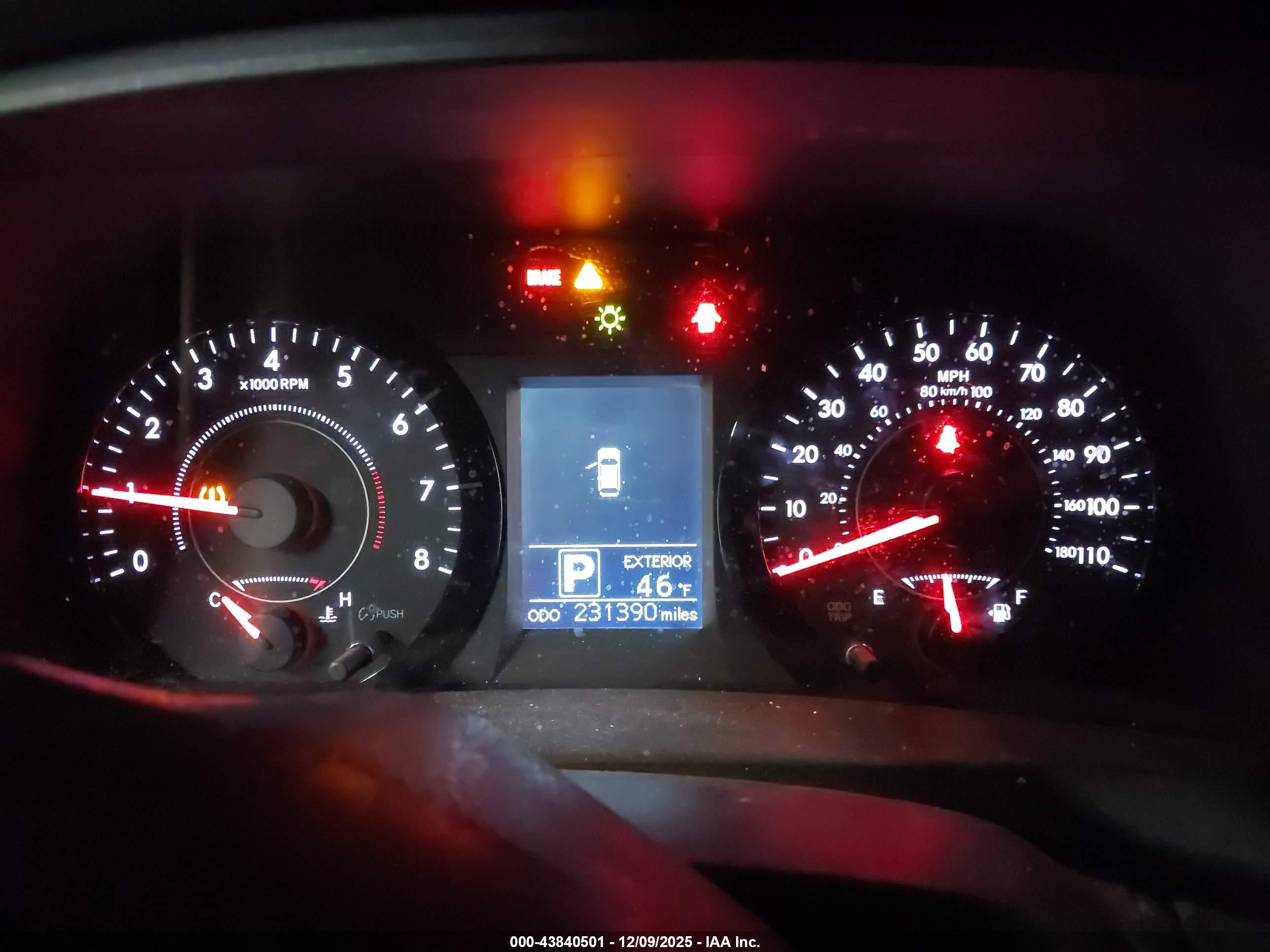 TOYOTA SIENNA image 7