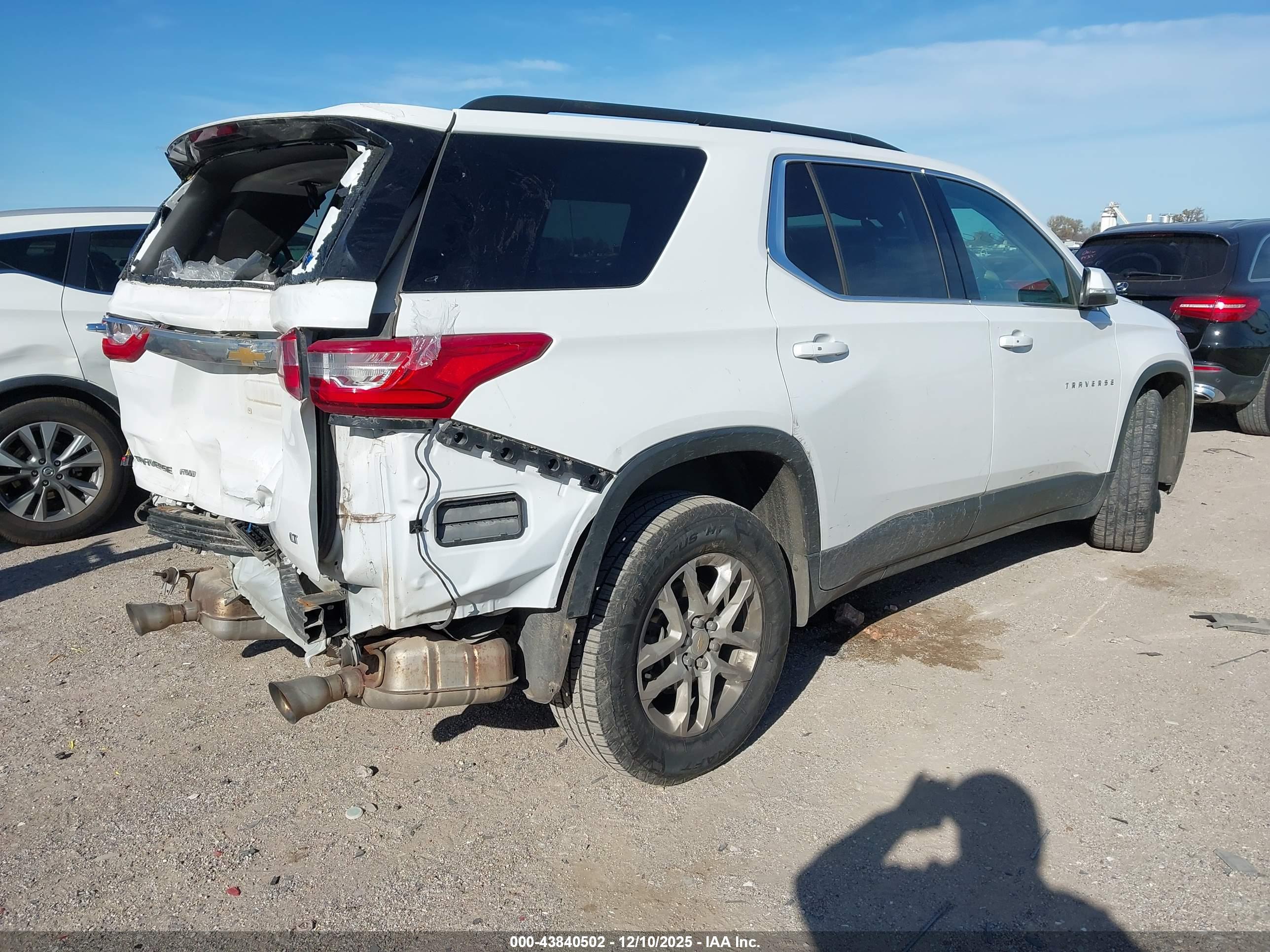 CHEVROLET TRAVERSE image 4