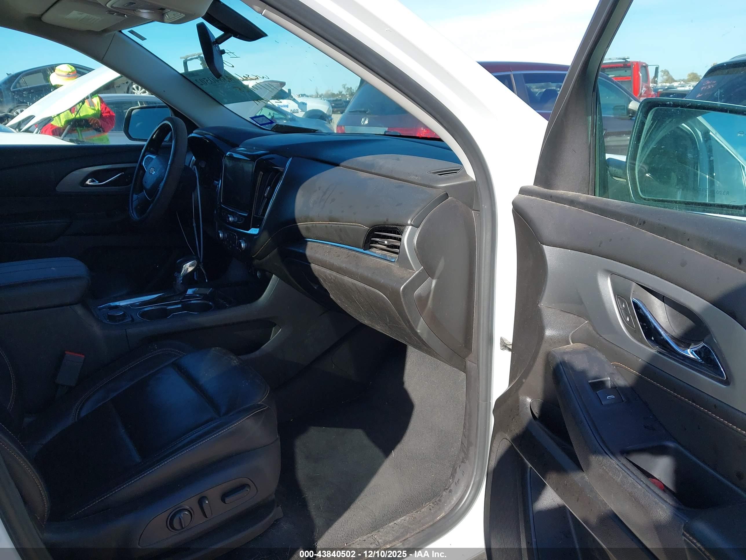 CHEVROLET TRAVERSE image 5