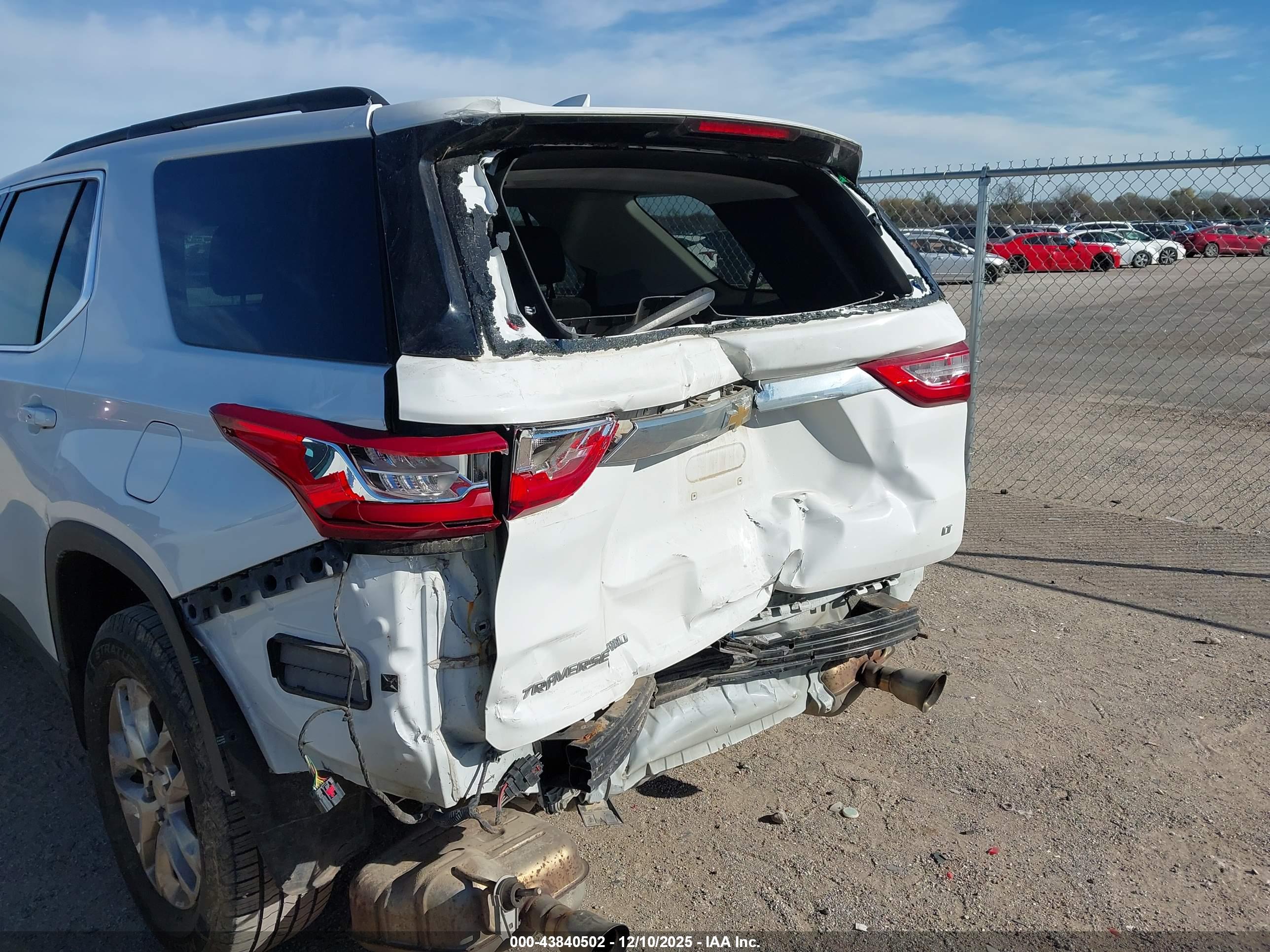 CHEVROLET TRAVERSE image 6