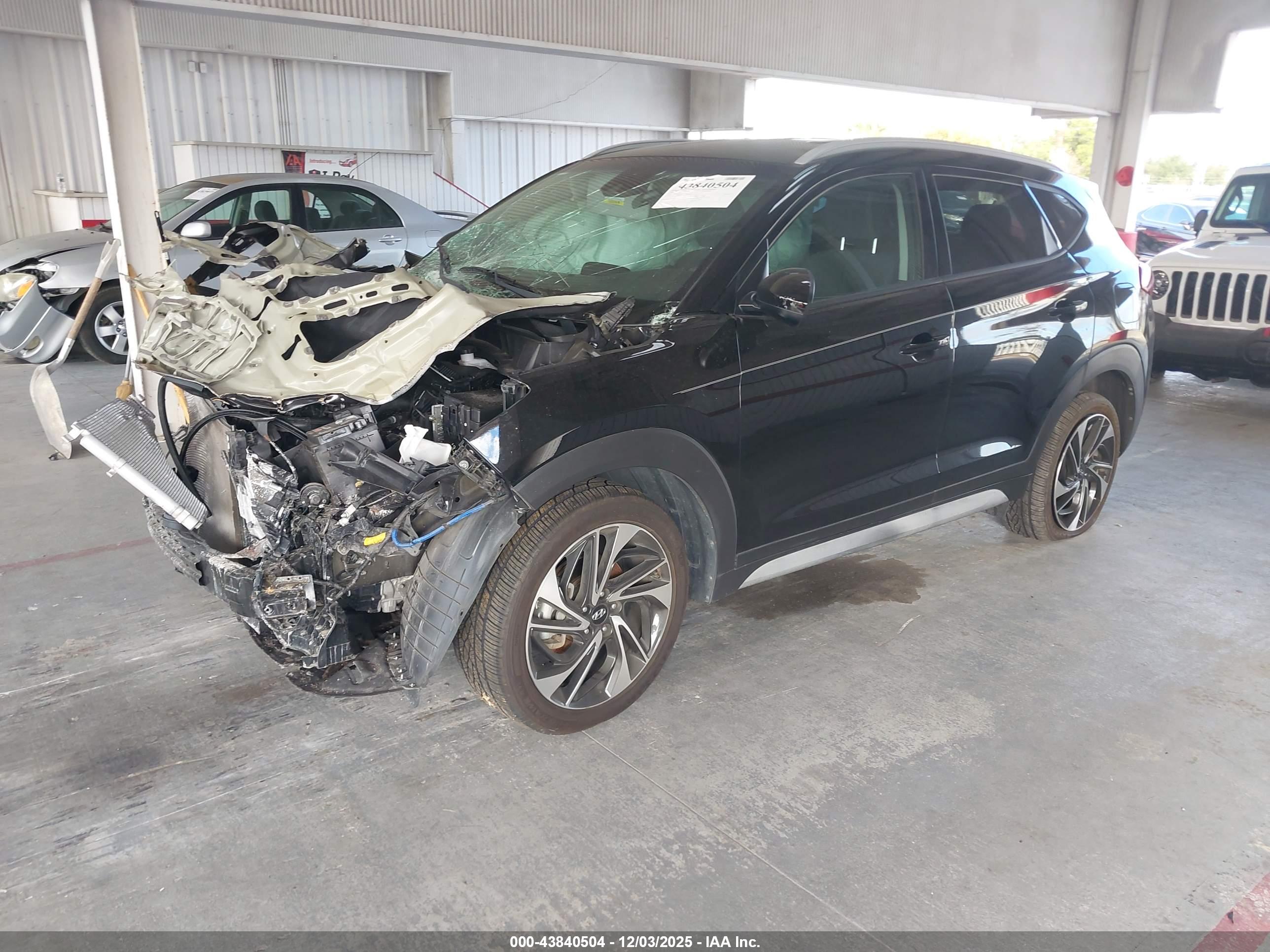 HYUNDAI TUCSON image 2