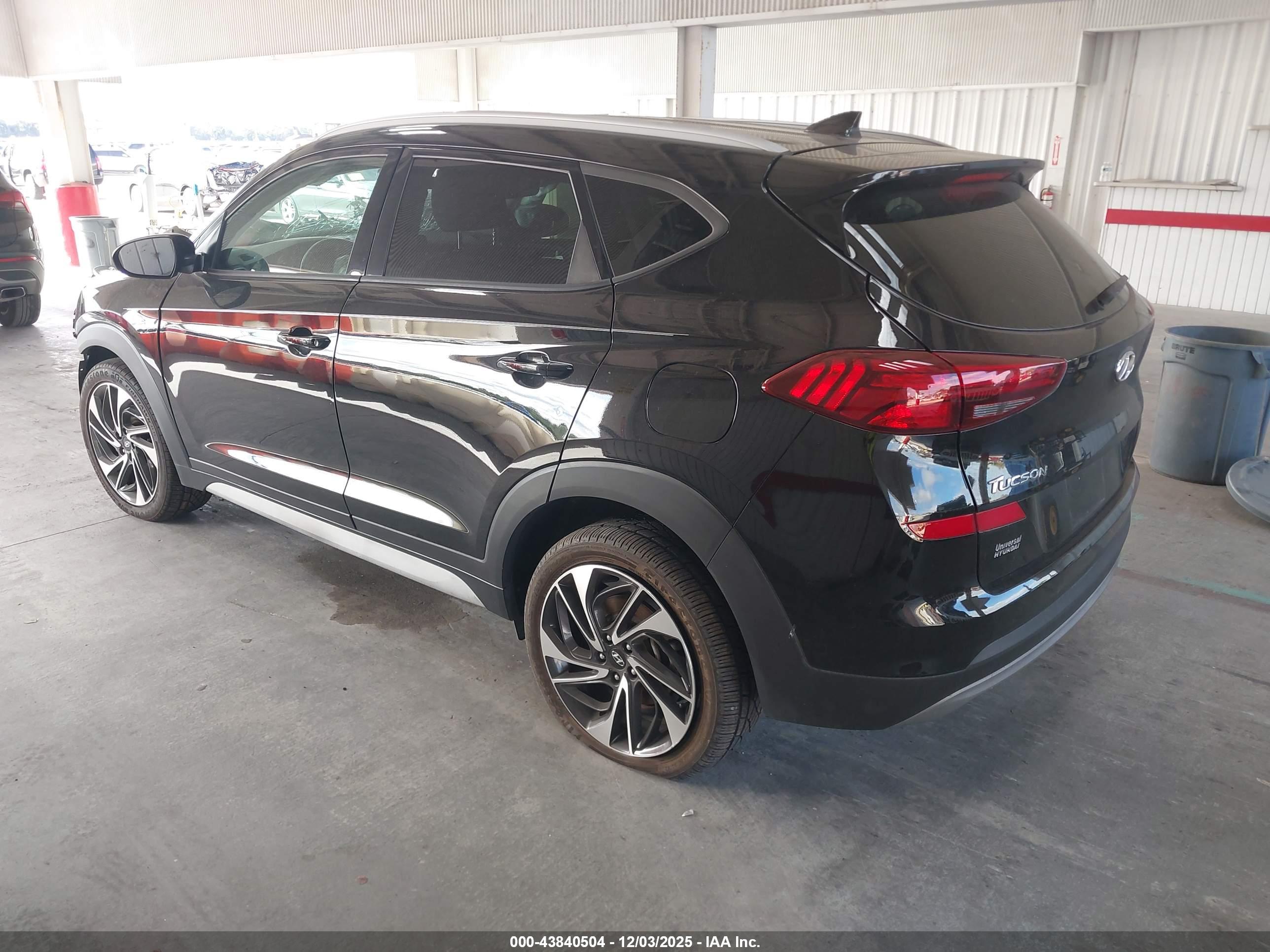 HYUNDAI TUCSON image 3