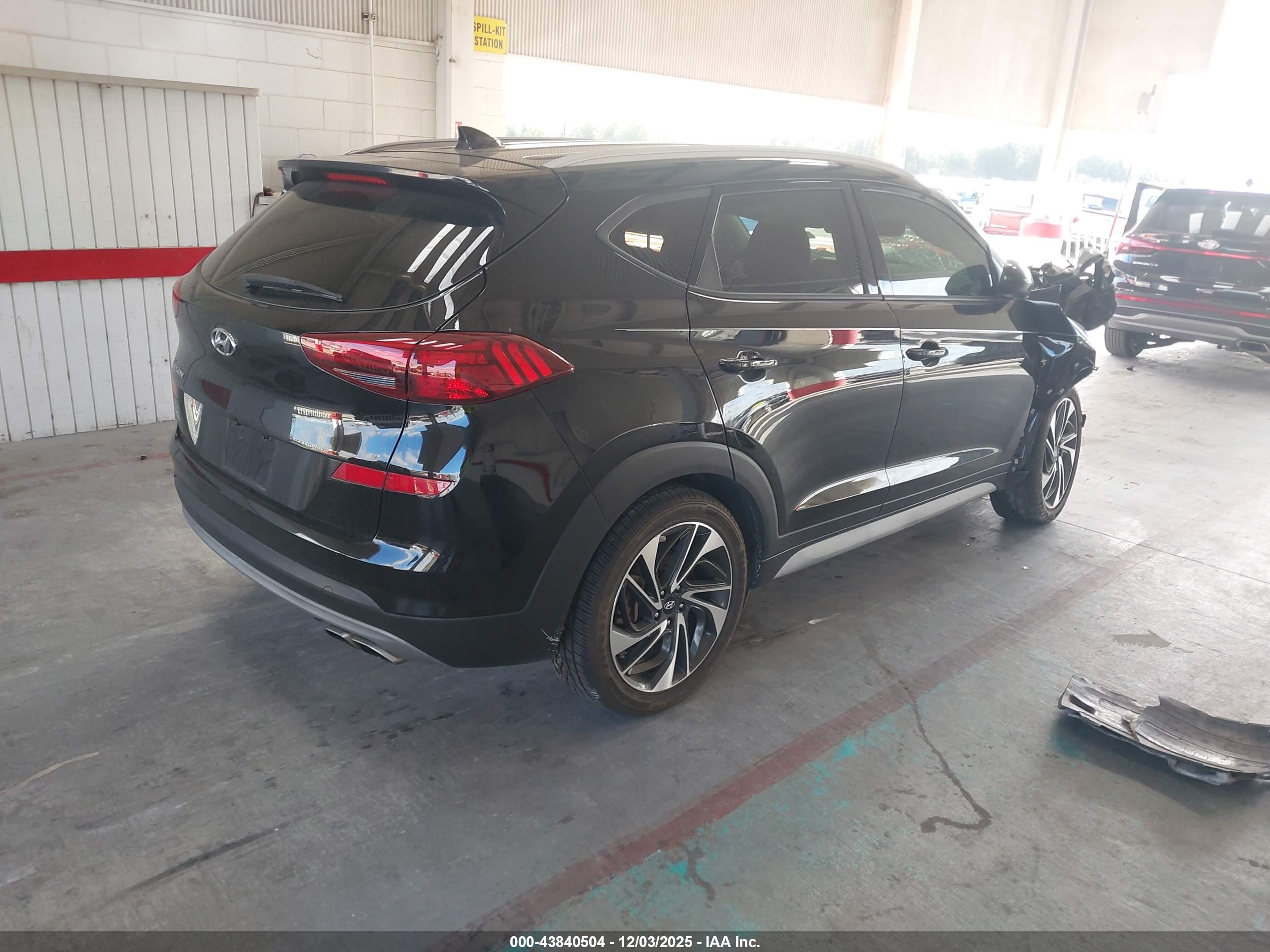 HYUNDAI TUCSON image 4