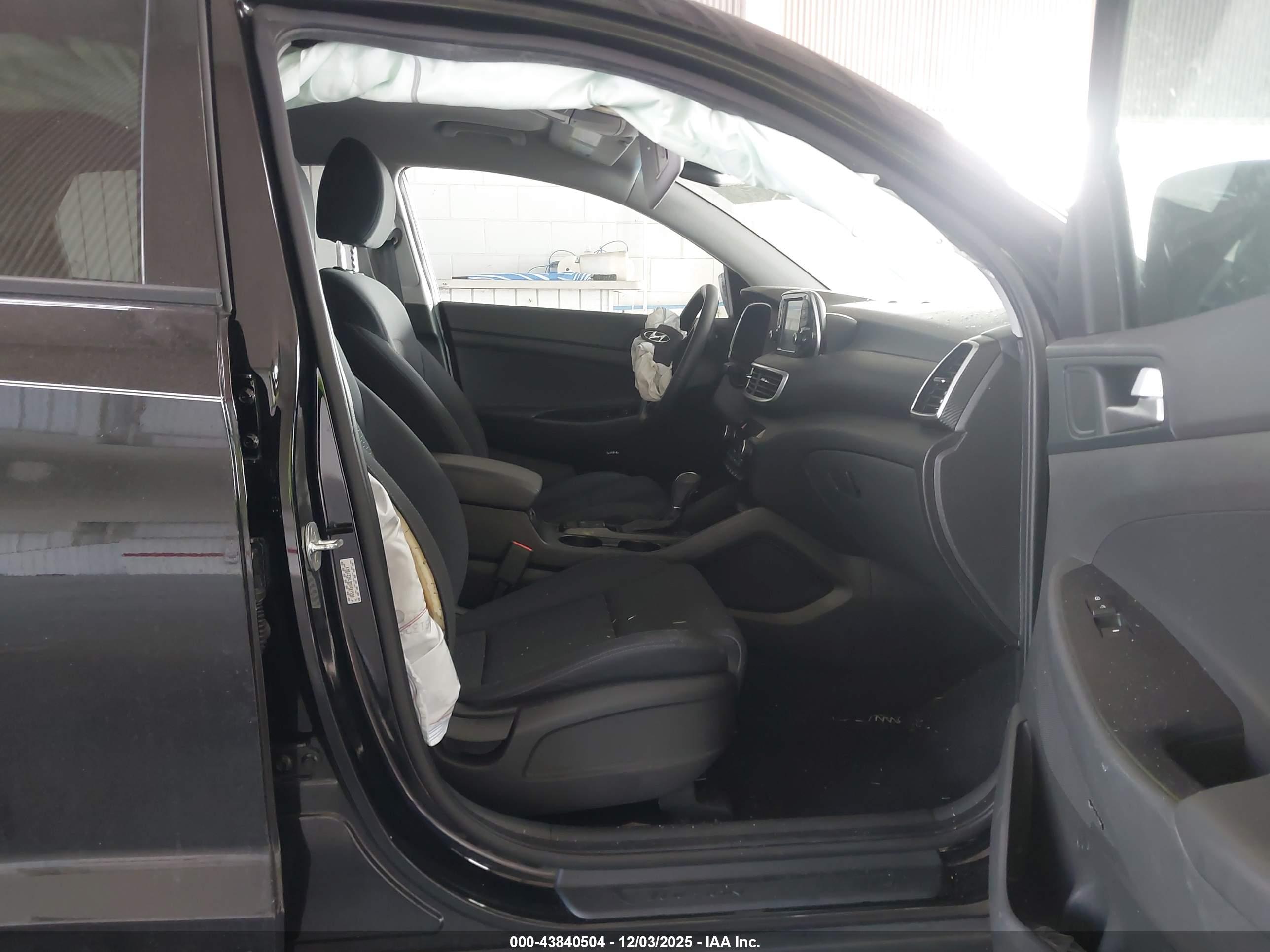 HYUNDAI TUCSON image 5
