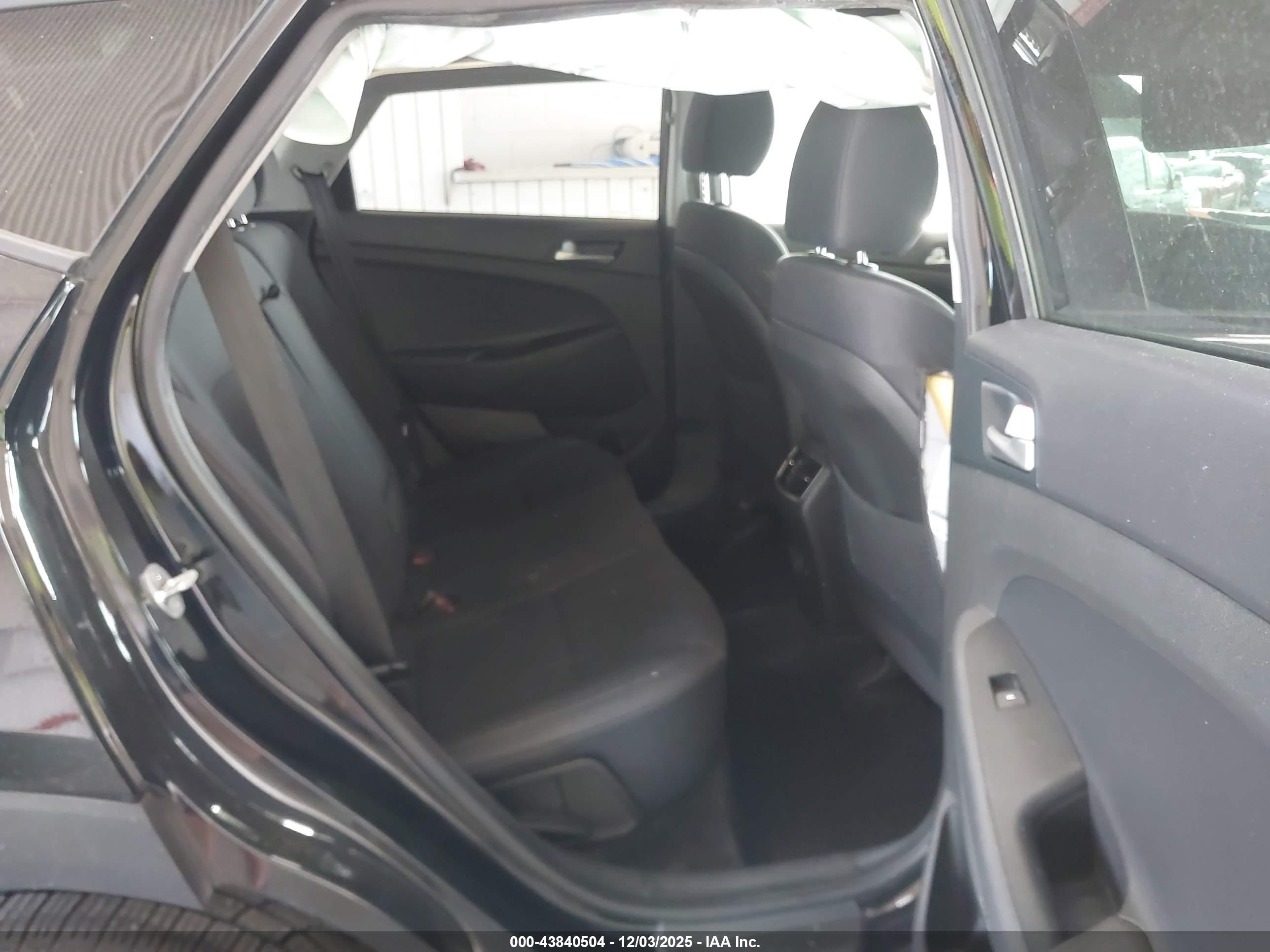 HYUNDAI TUCSON image 8