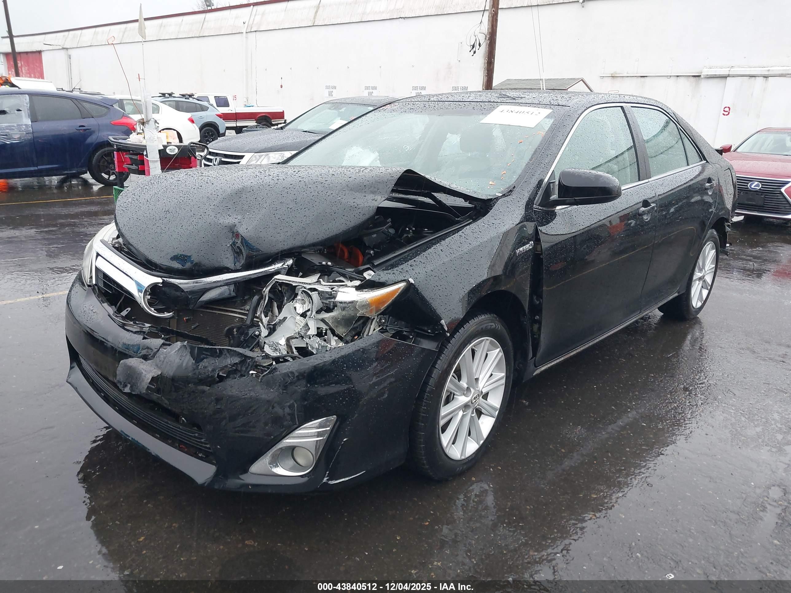 TOYOTA CAMRY image 2