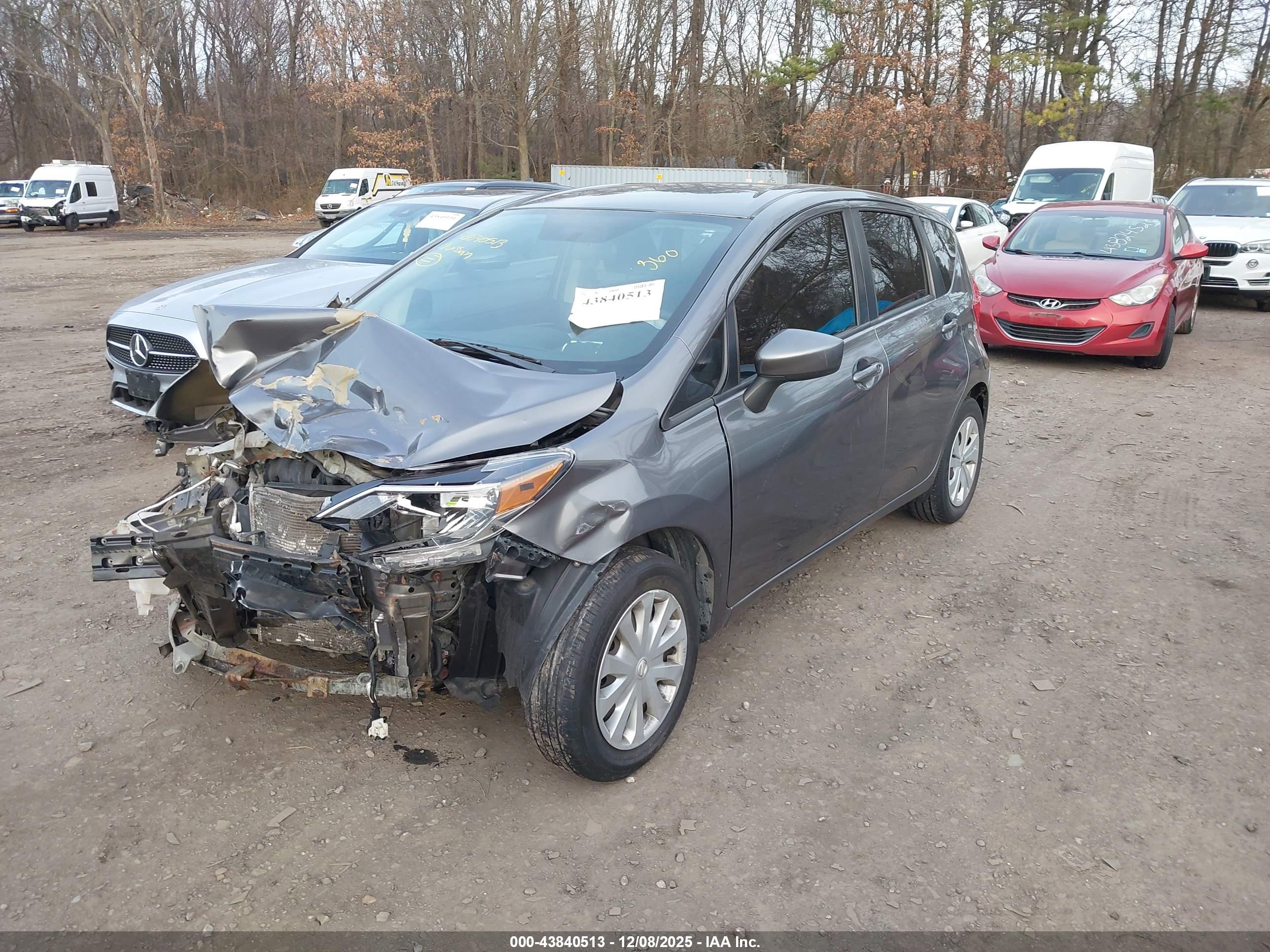 NISSAN VERSA image 2