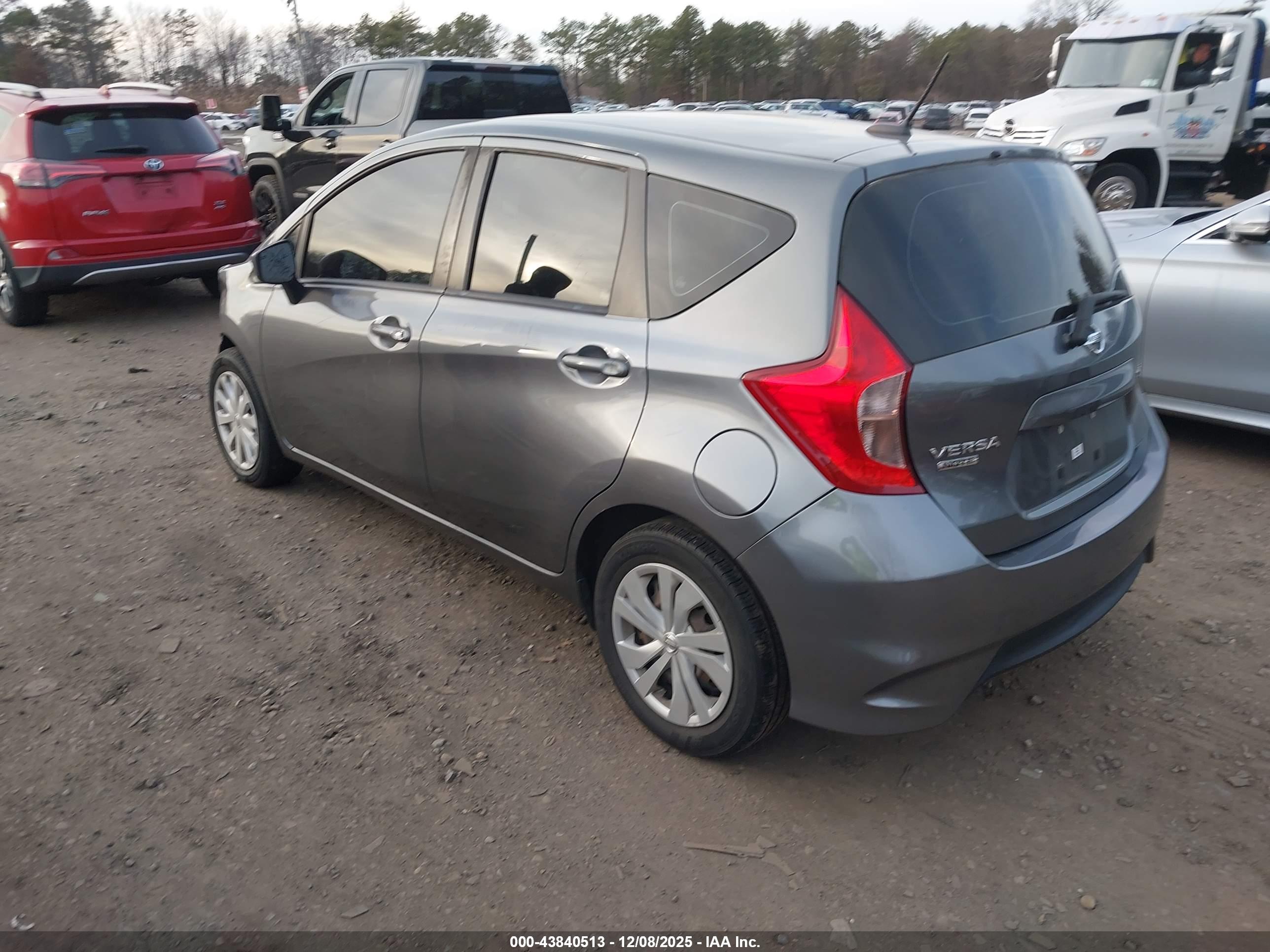 NISSAN VERSA image 3