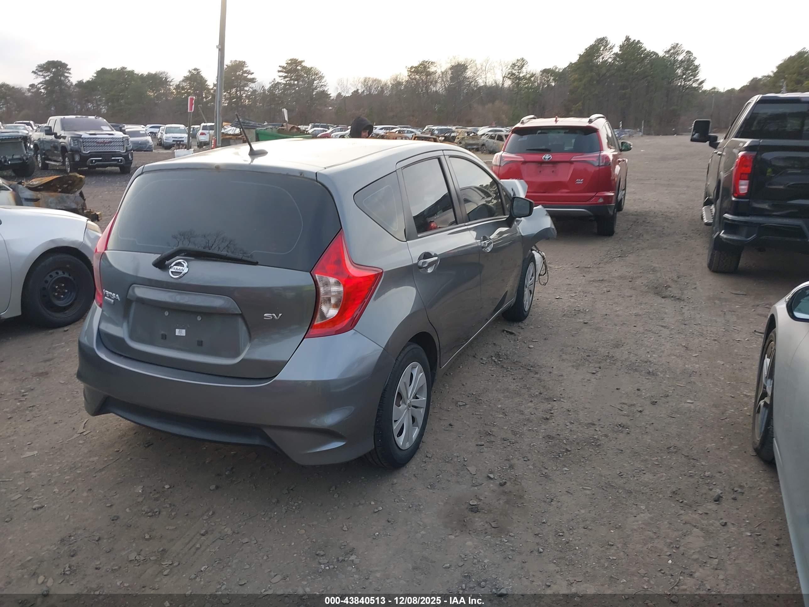 NISSAN VERSA image 4