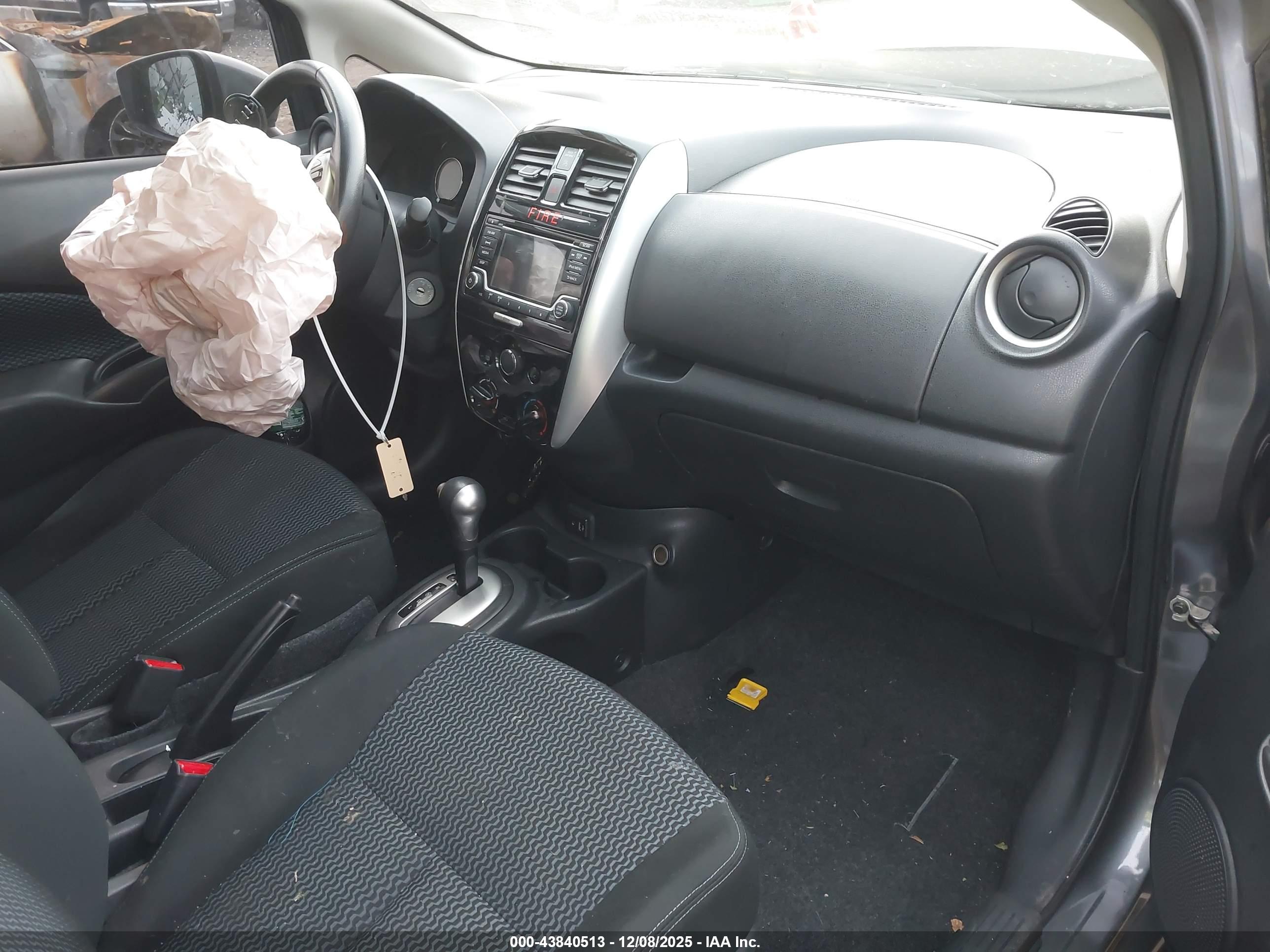 NISSAN VERSA image 5