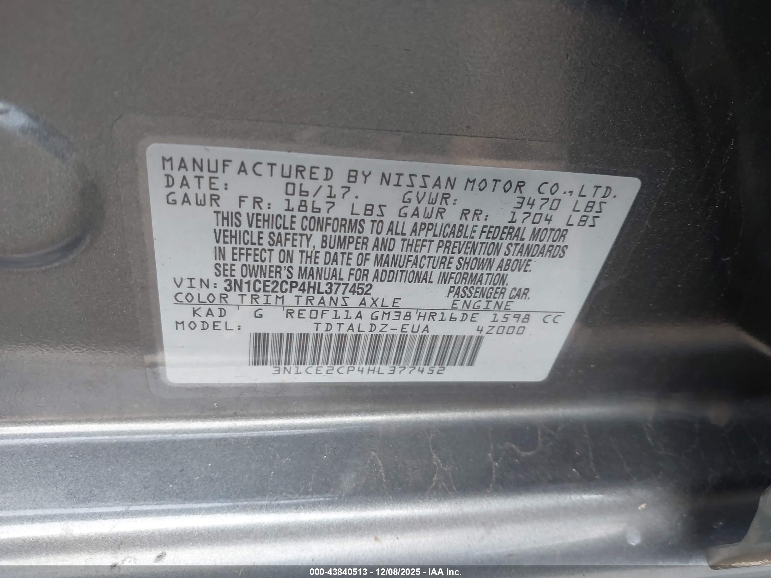 NISSAN VERSA image 9
