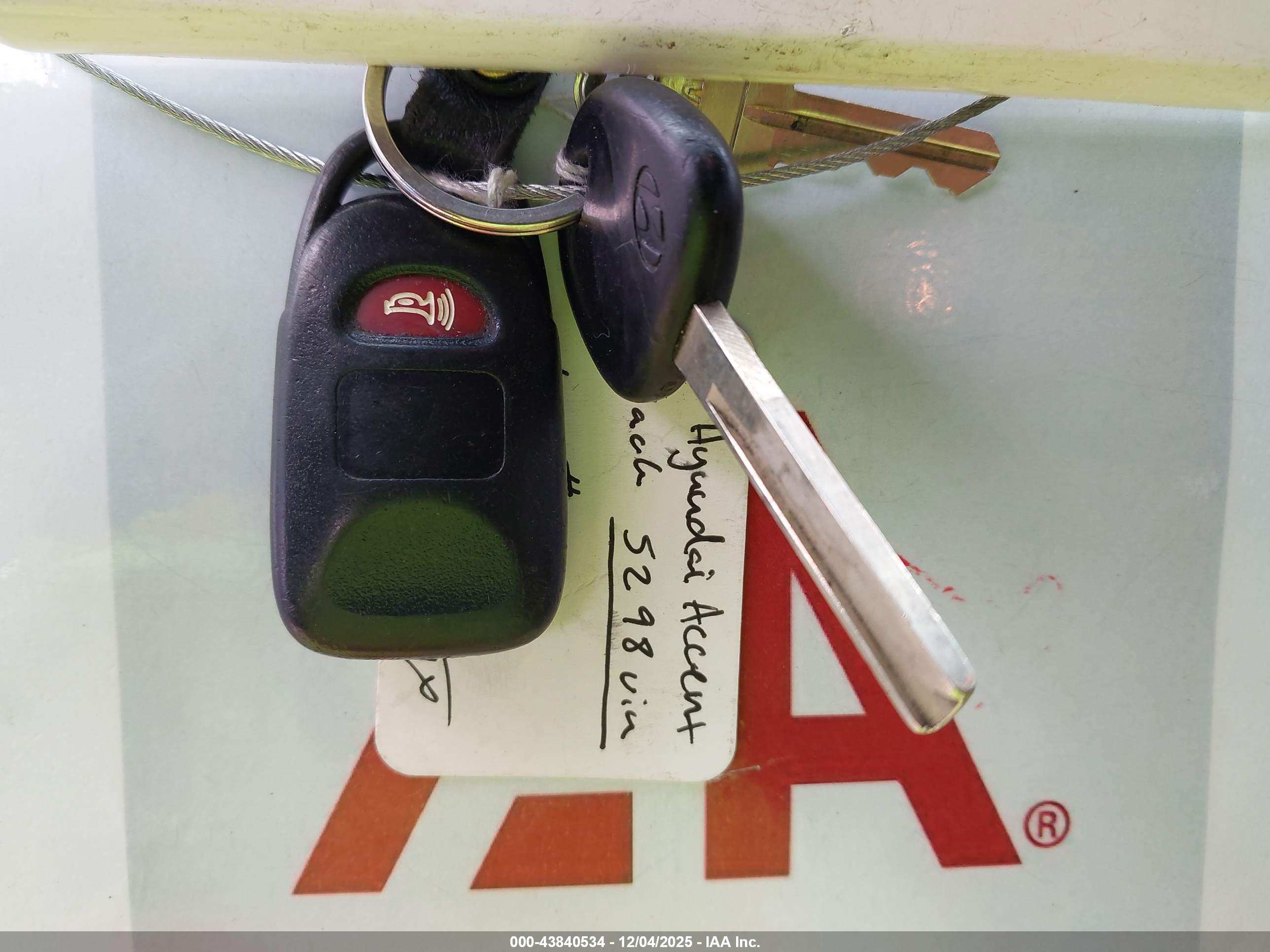 HYUNDAI ACCENT image 11