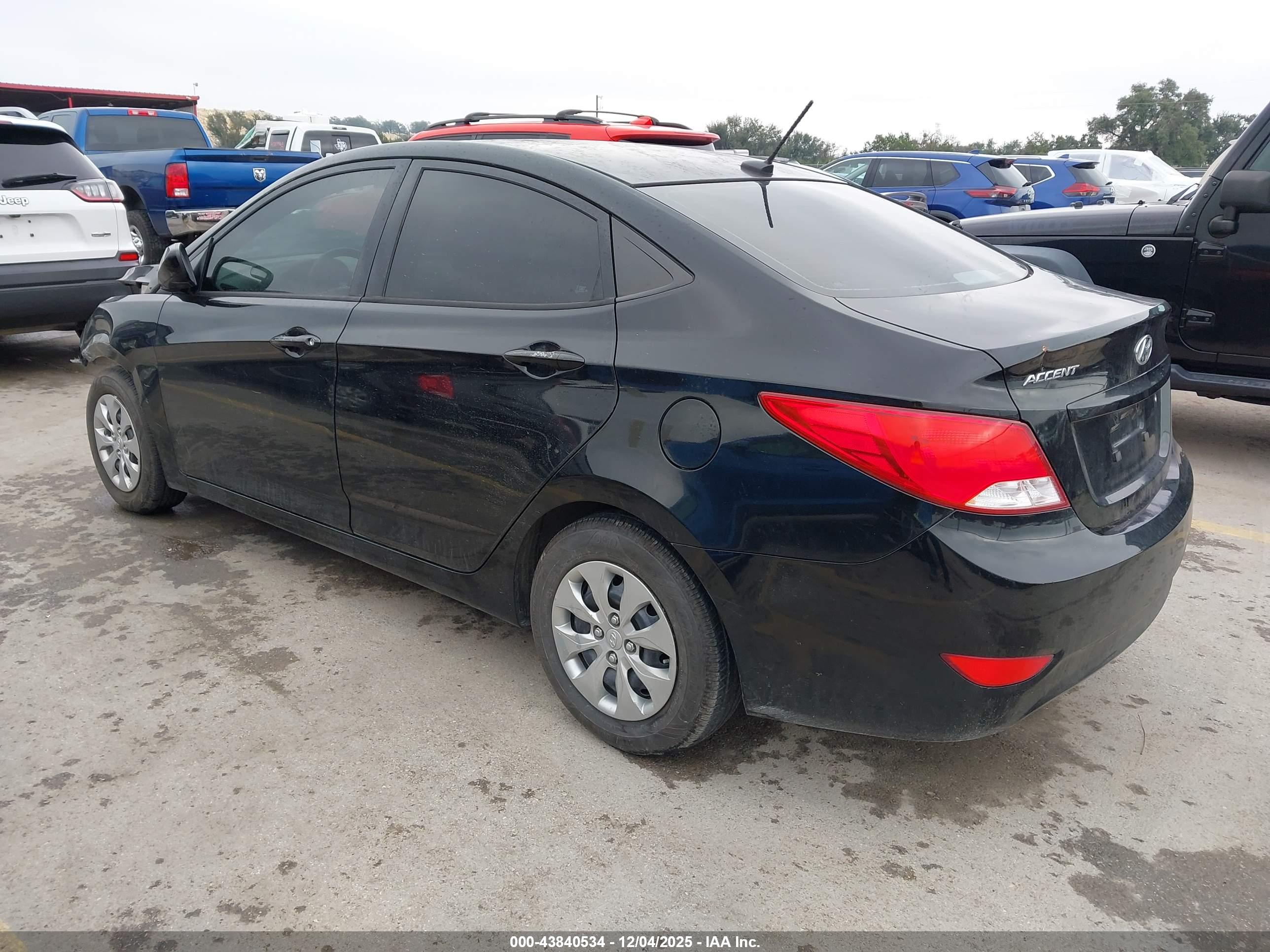 HYUNDAI ACCENT image 3
