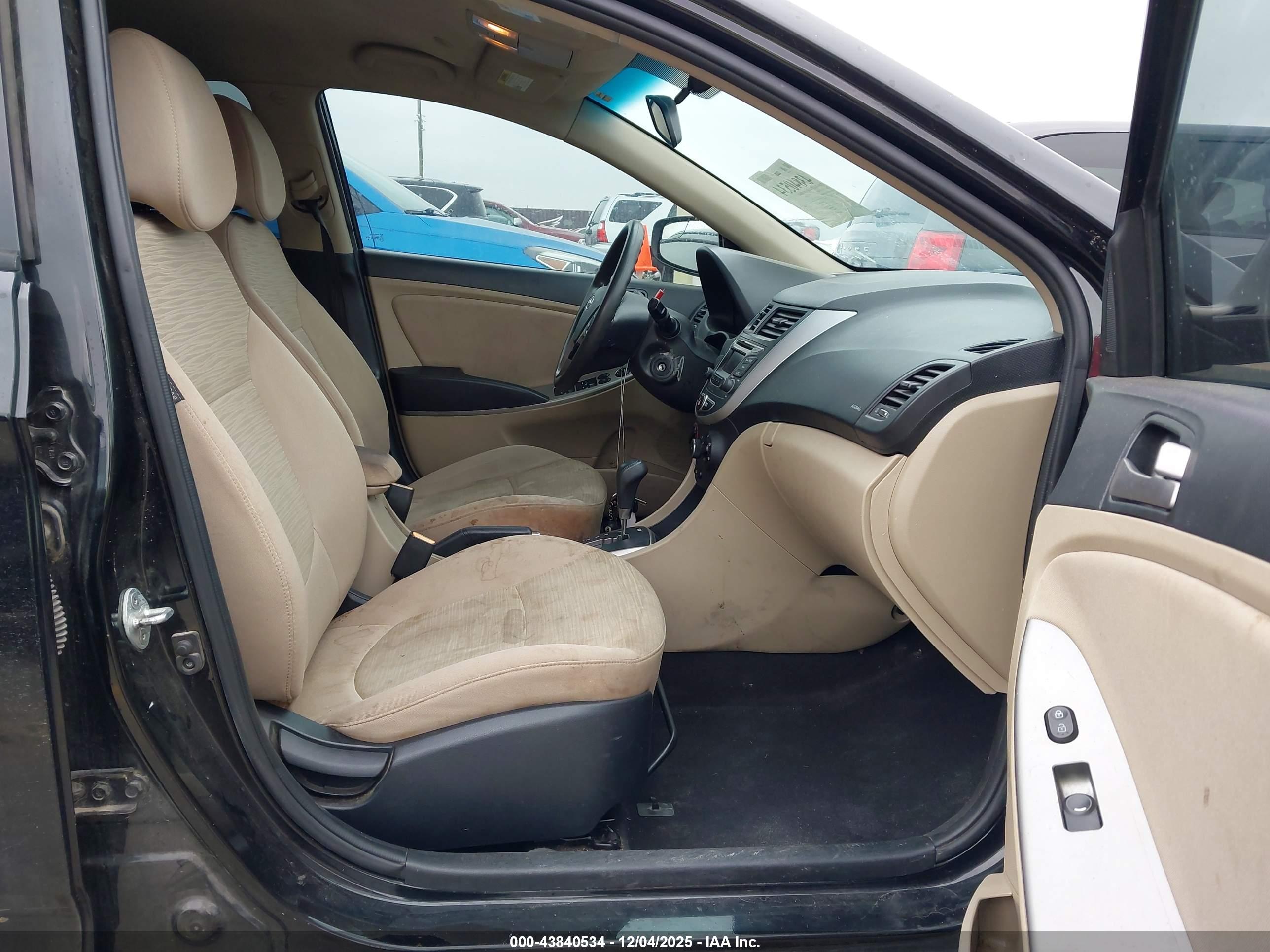 HYUNDAI ACCENT image 5