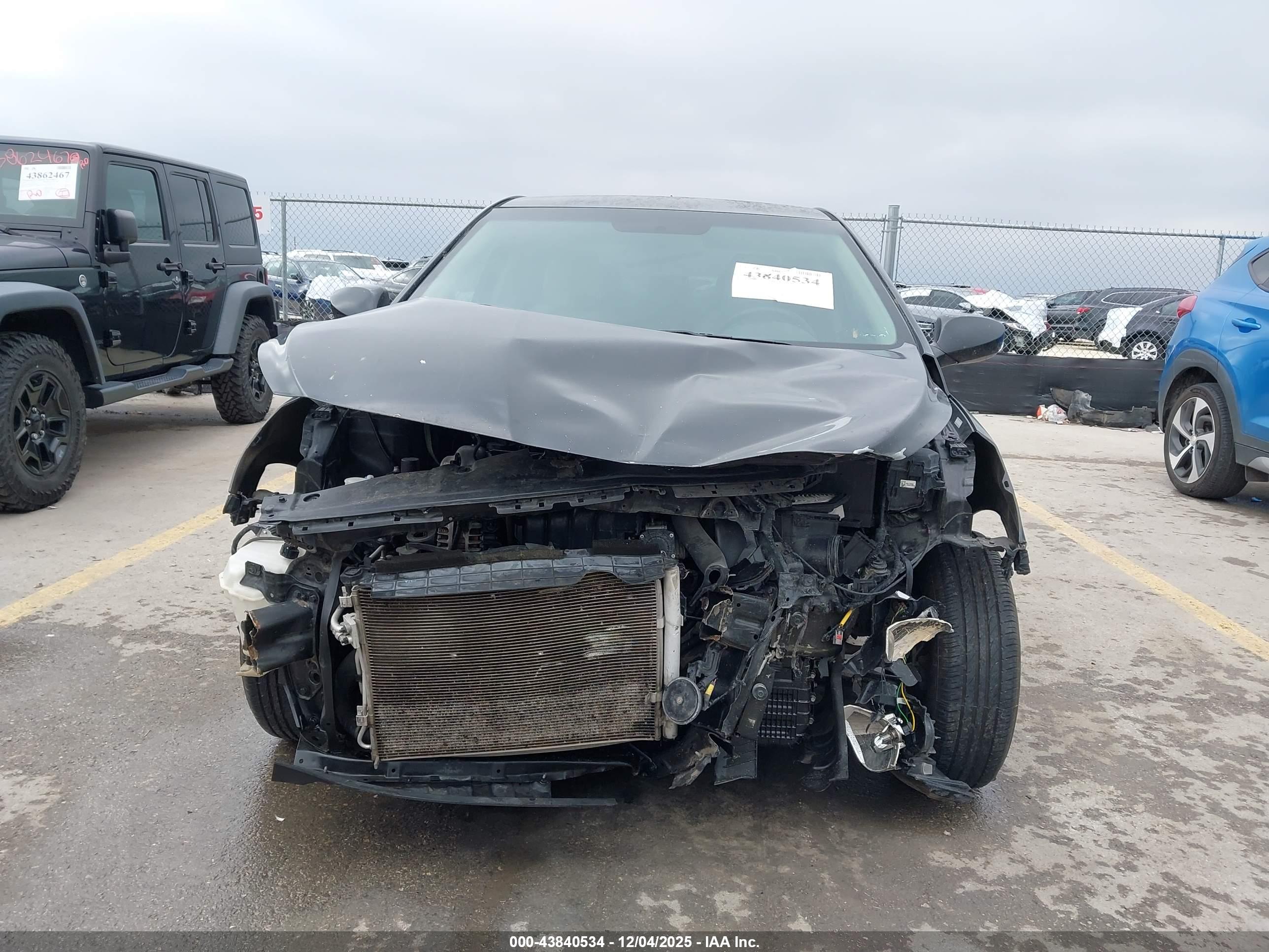 HYUNDAI ACCENT image 6