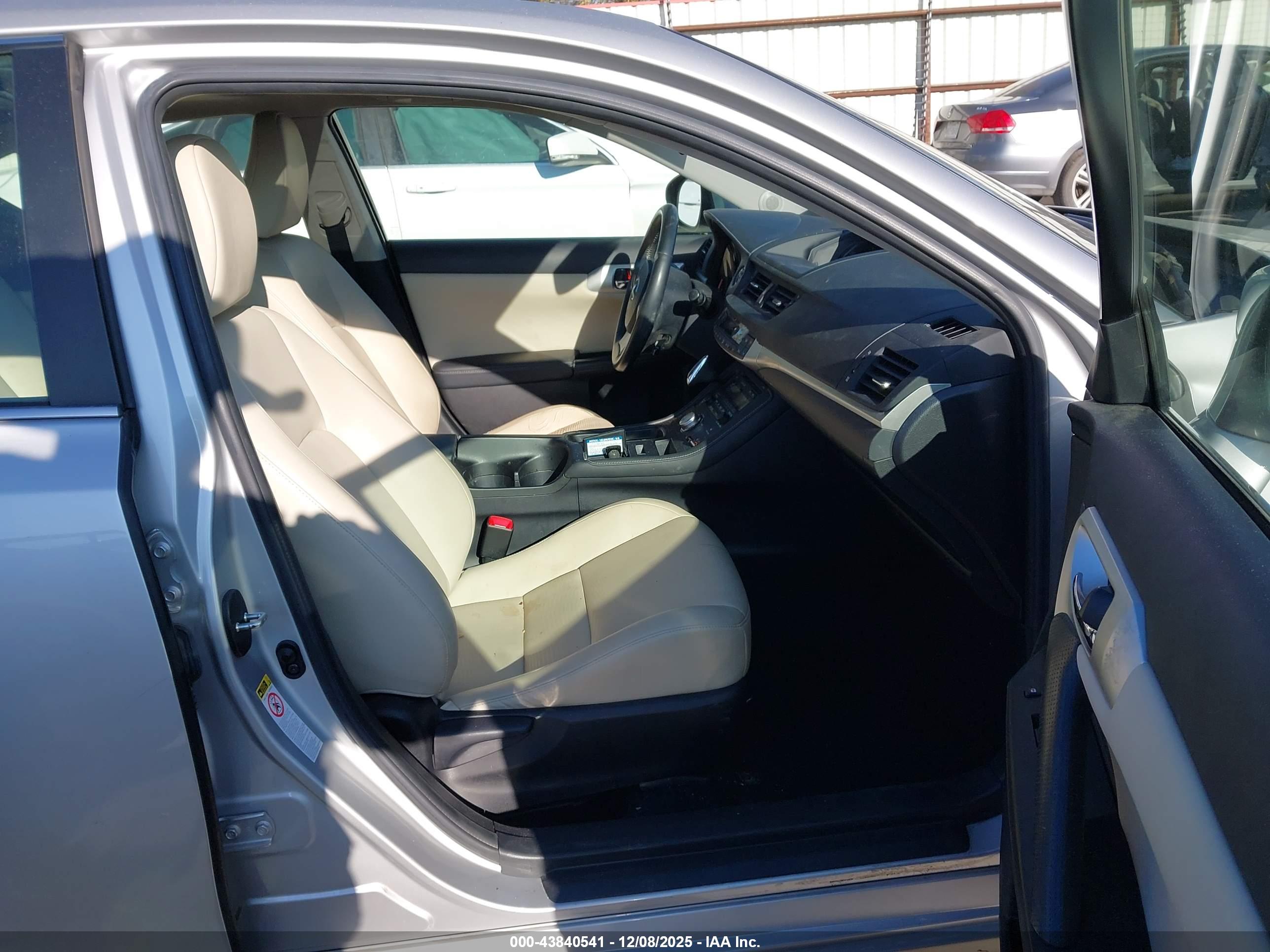 LEXUS CT image 5