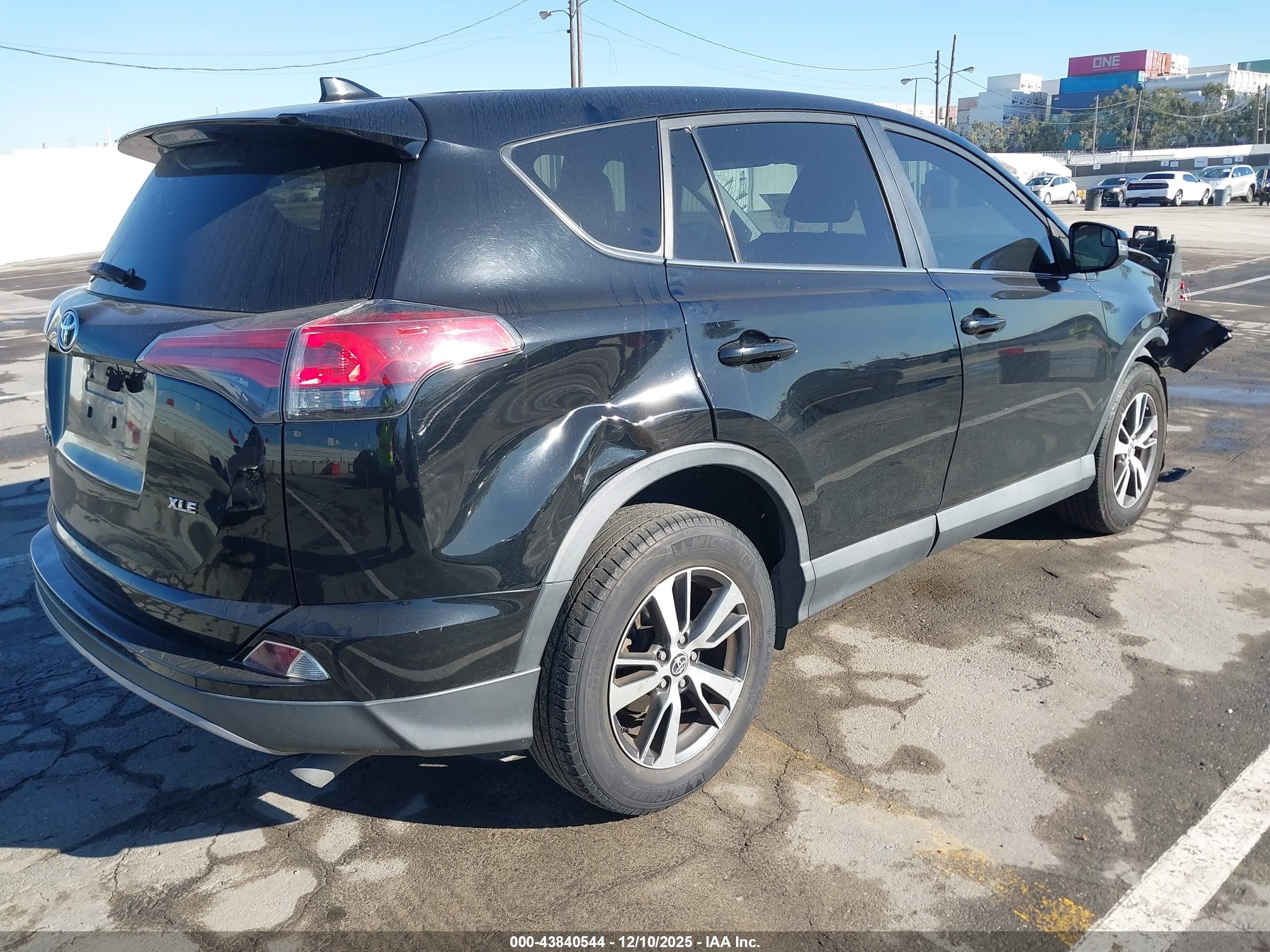 TOYOTA RAV4 image 4
