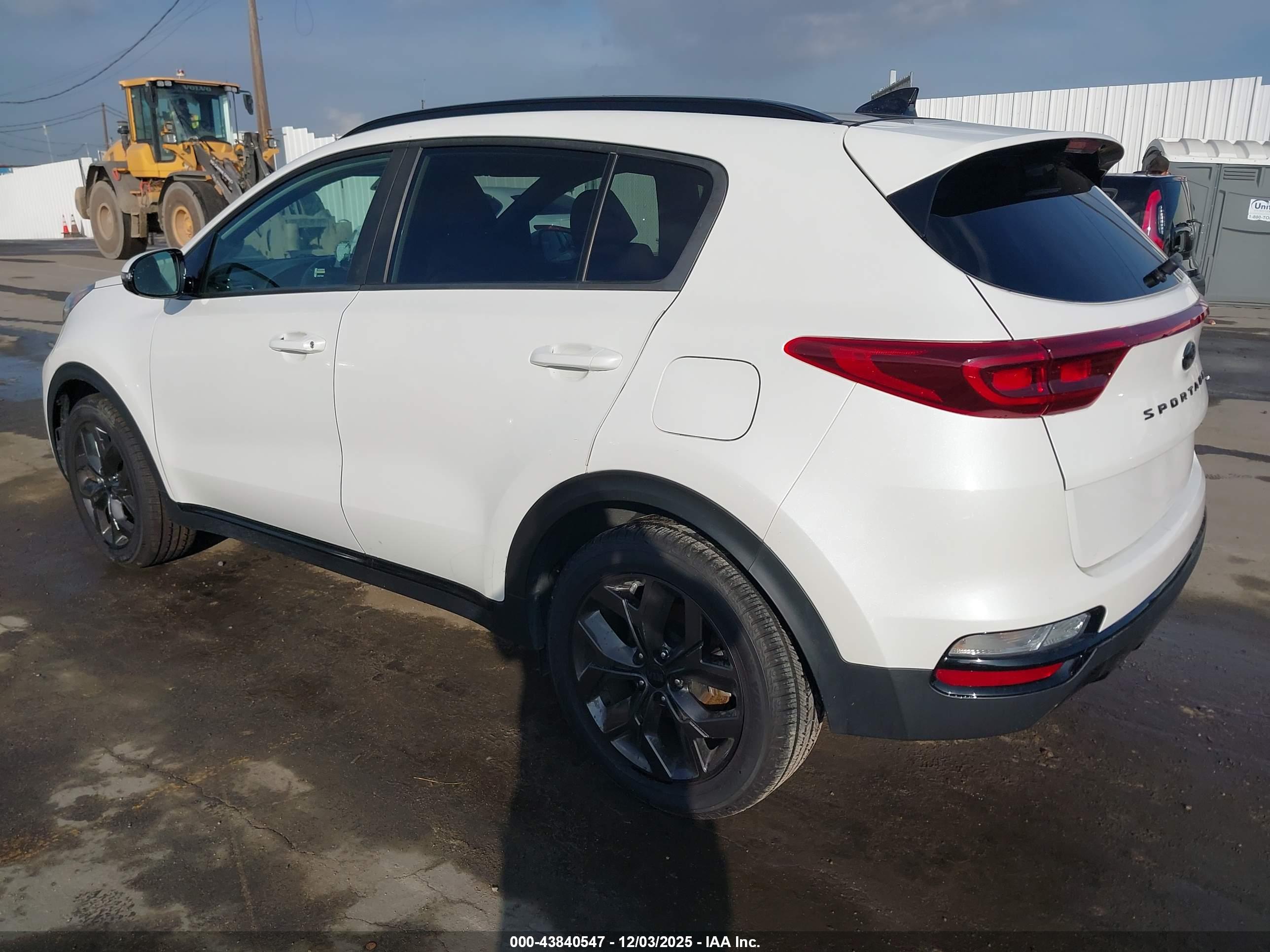 KIA SPORTAGE image 3