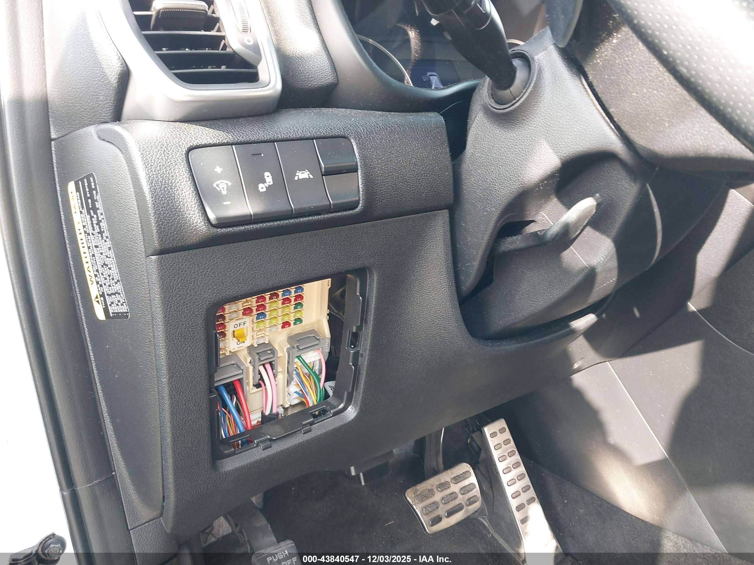 KIA SPORTAGE image 6