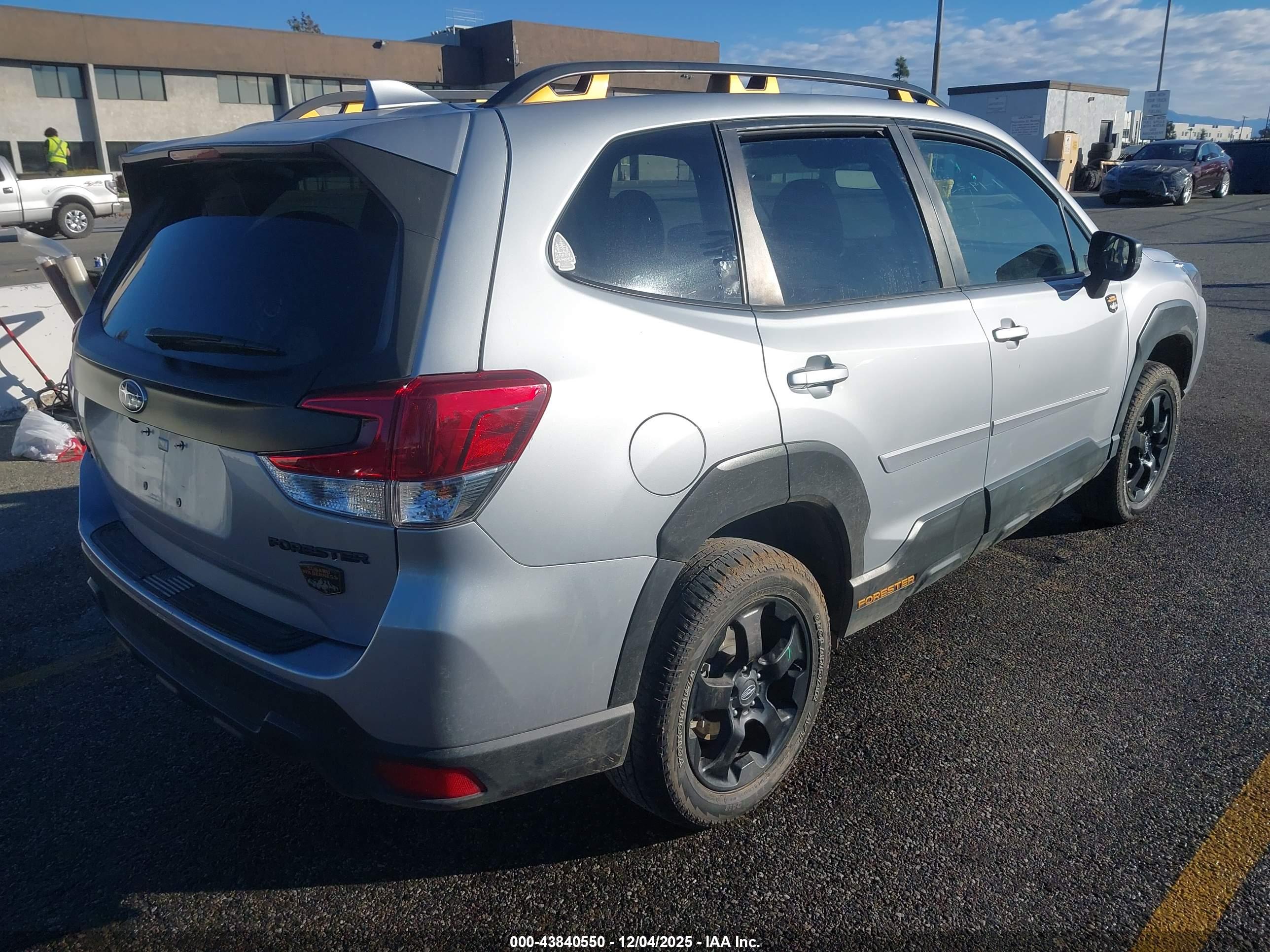 SUBARU FORESTER image 4