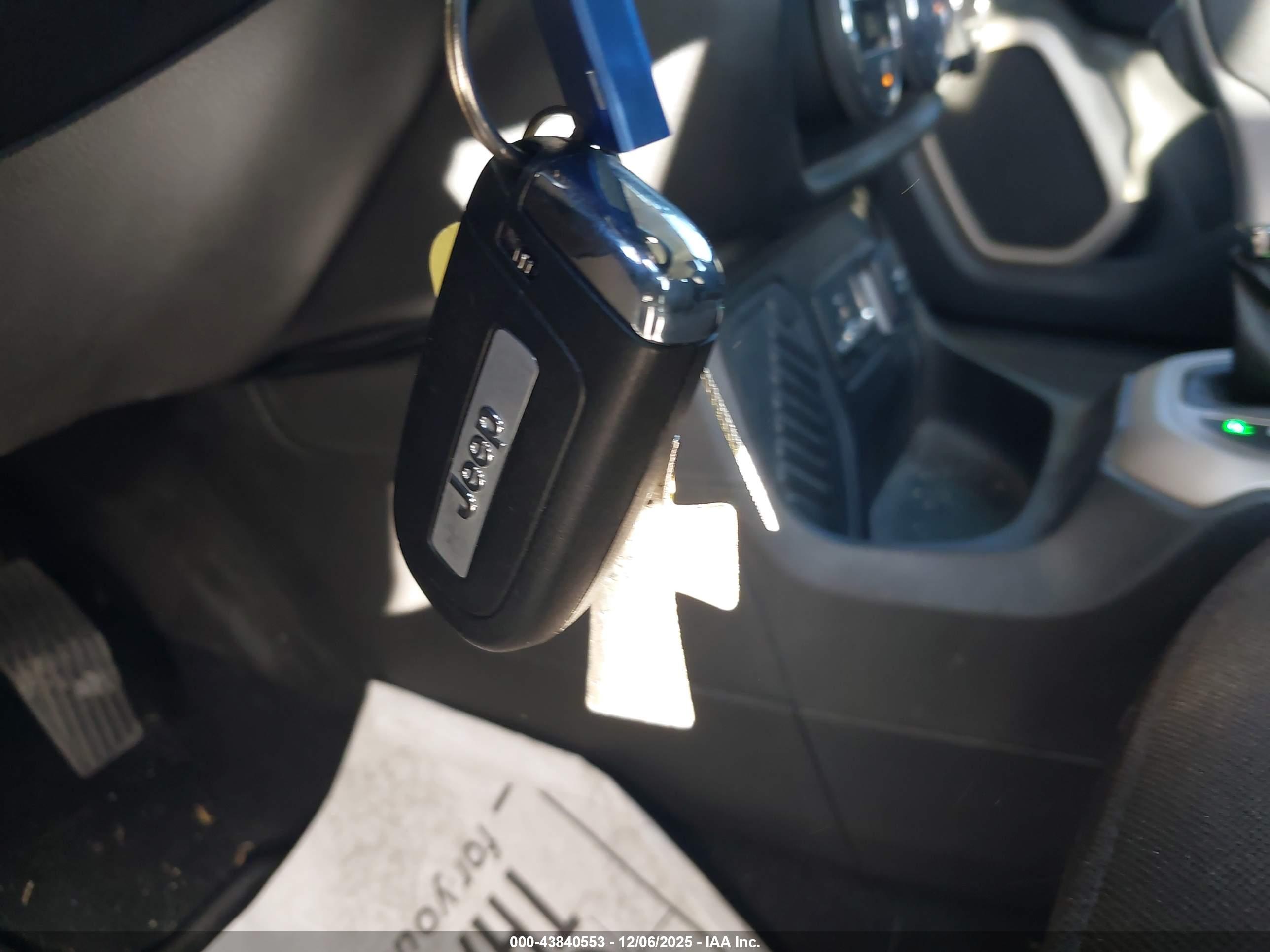 JEEP RENEGADE image 11