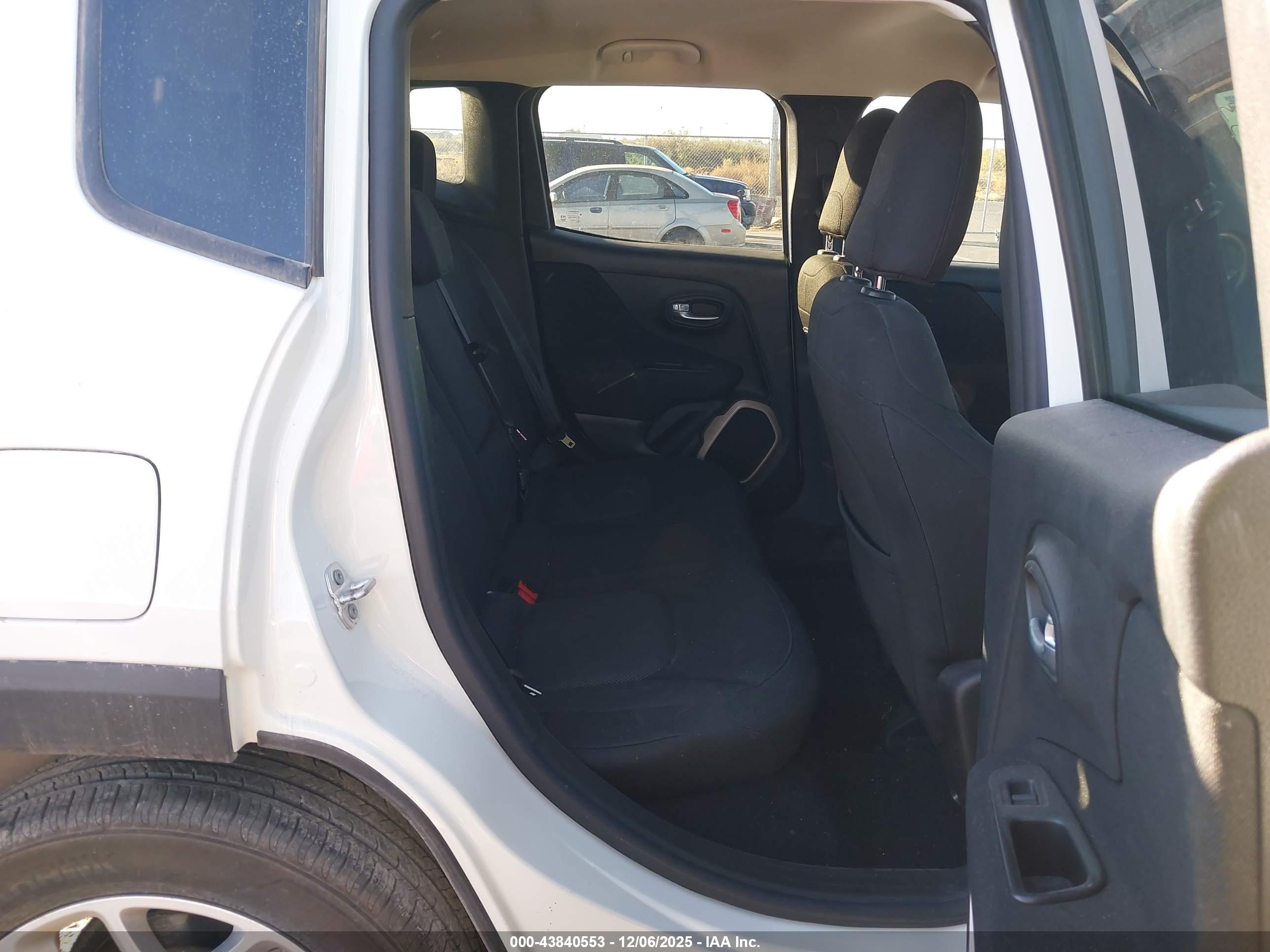 JEEP RENEGADE image 8