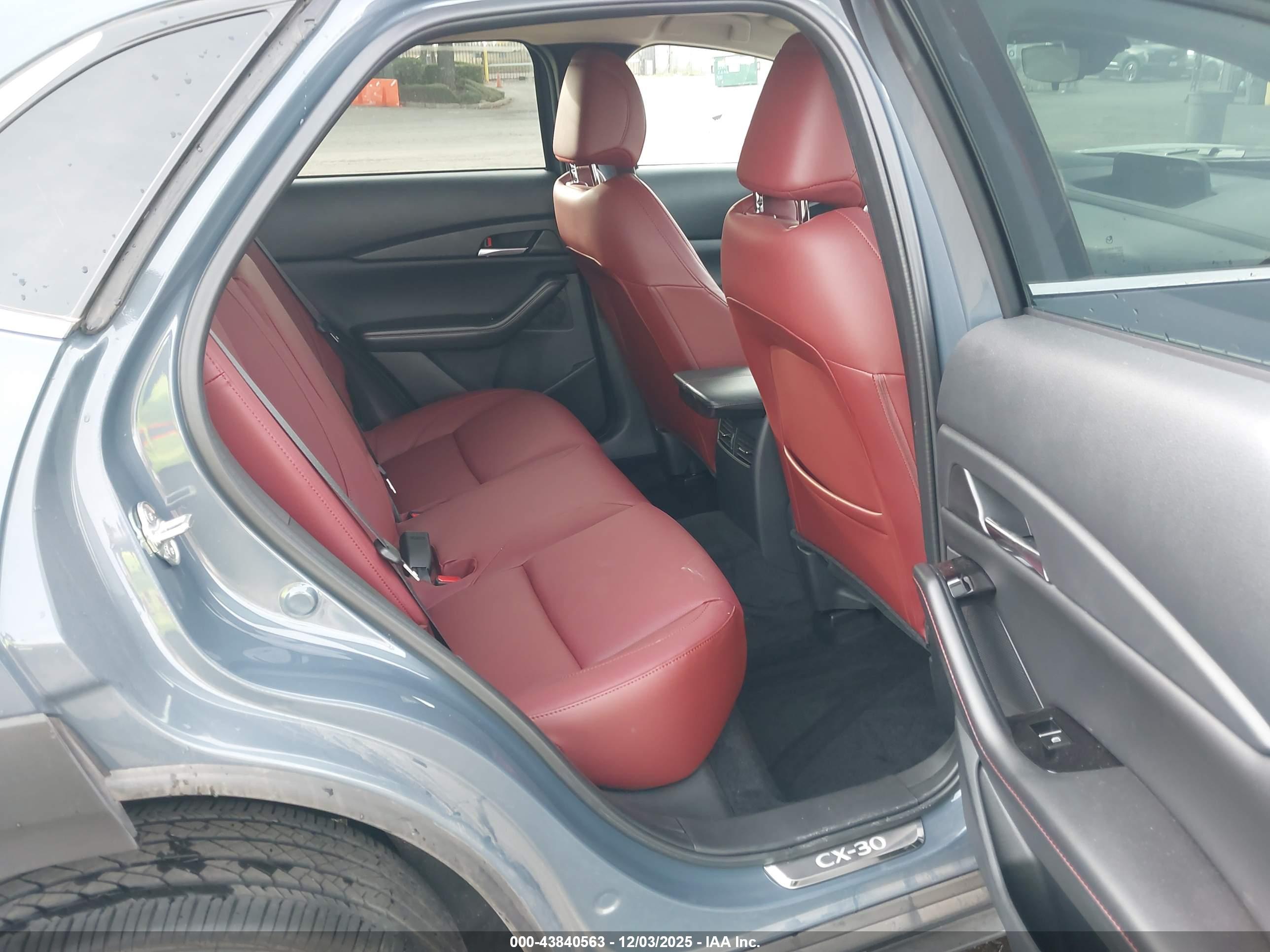 MAZDA CX-30 image 8