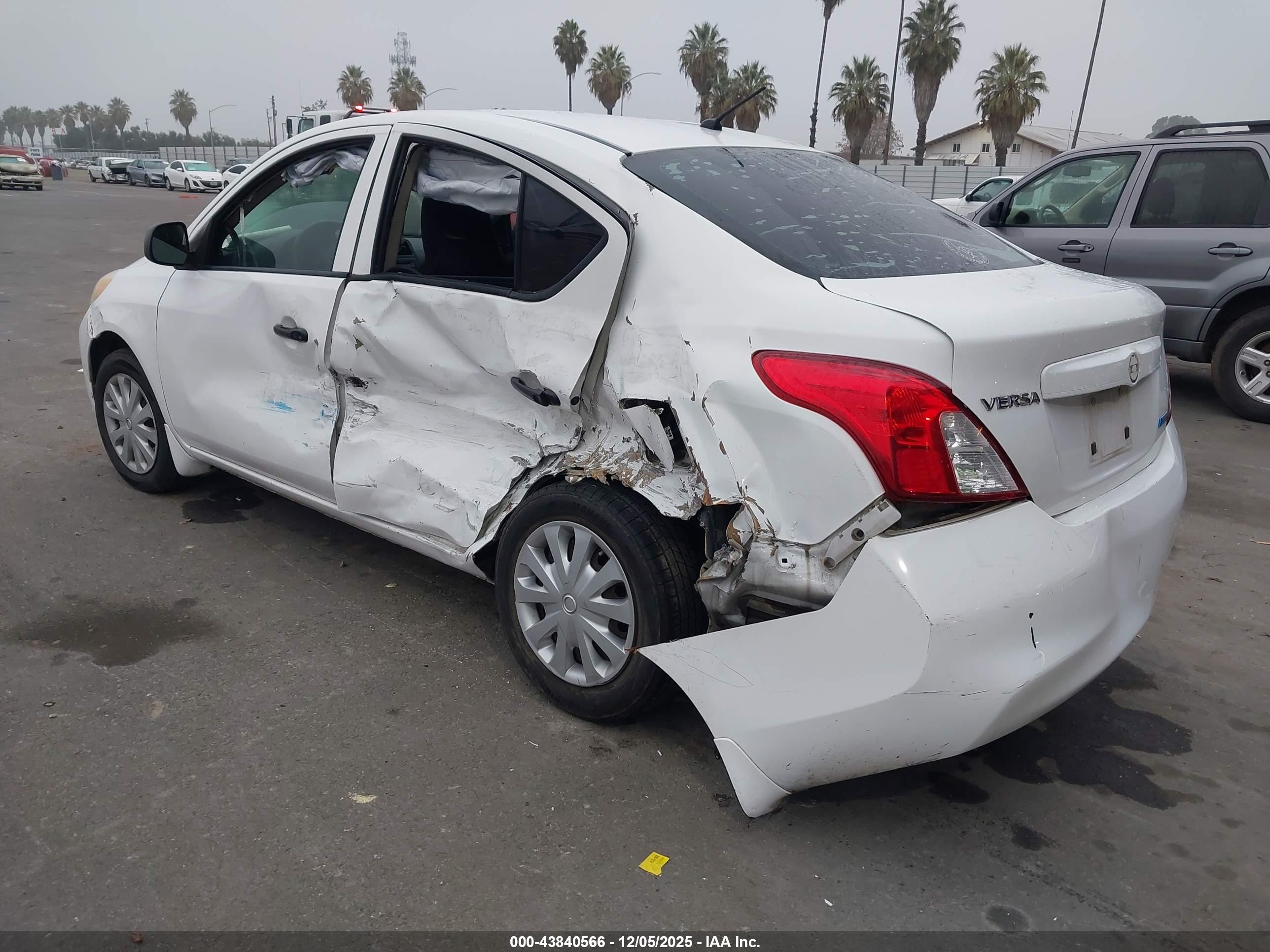 NISSAN VERSA image 3