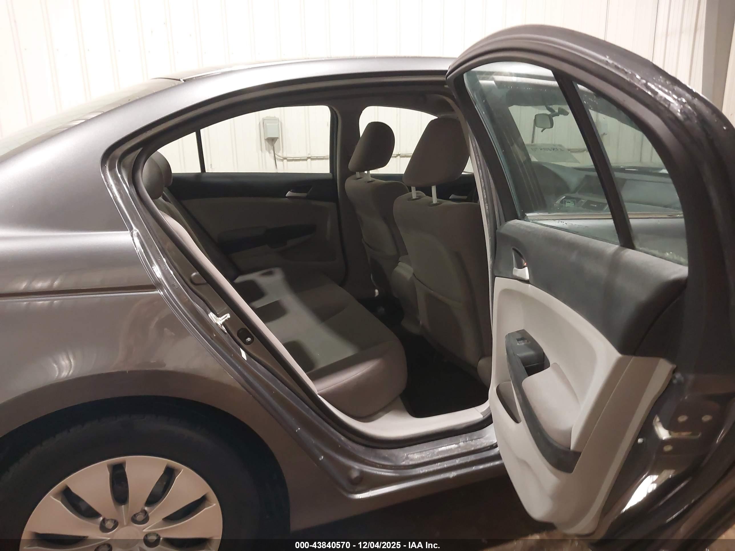 HONDA ACCORD image 8