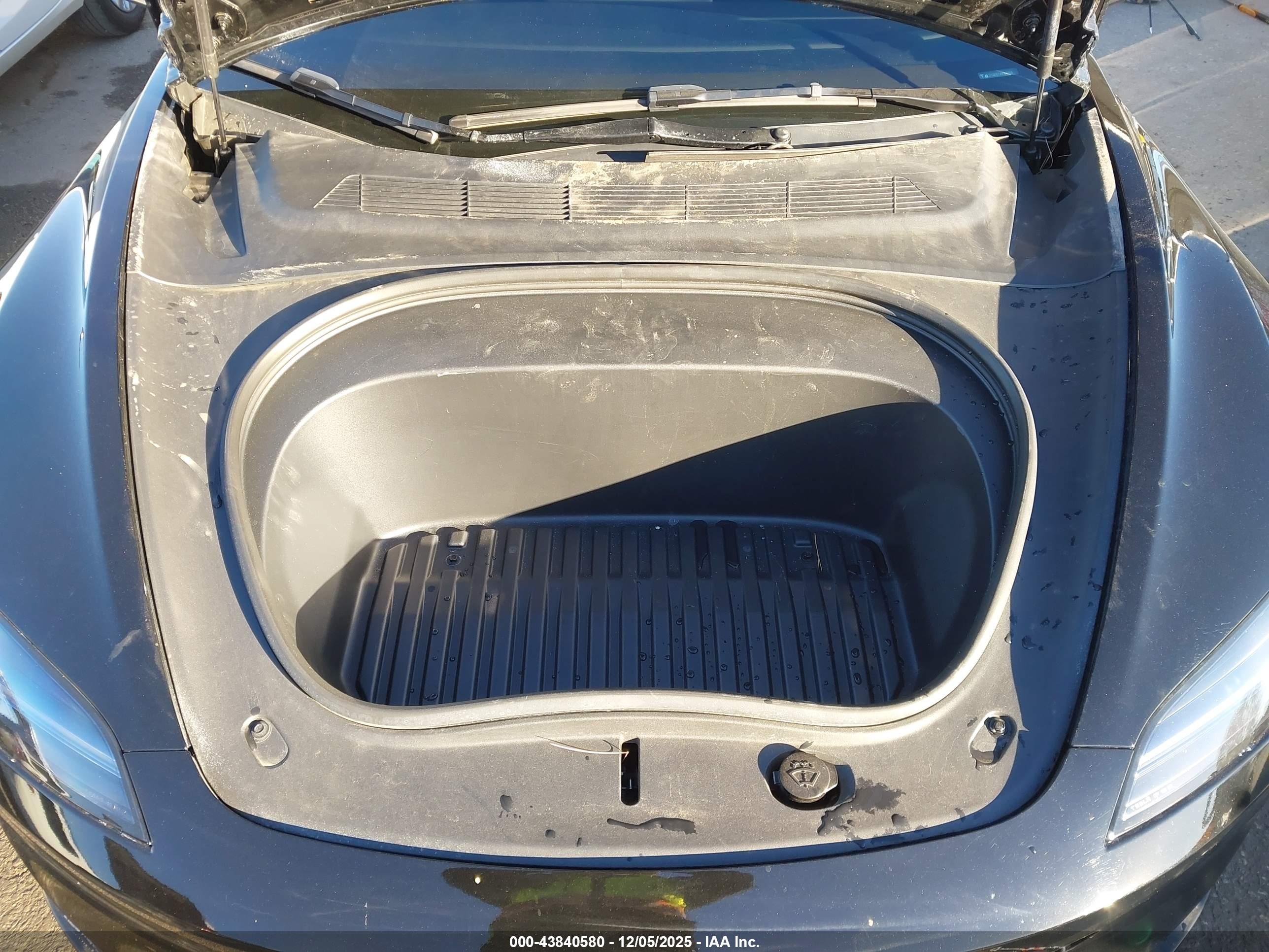 TESLA MODEL image 10