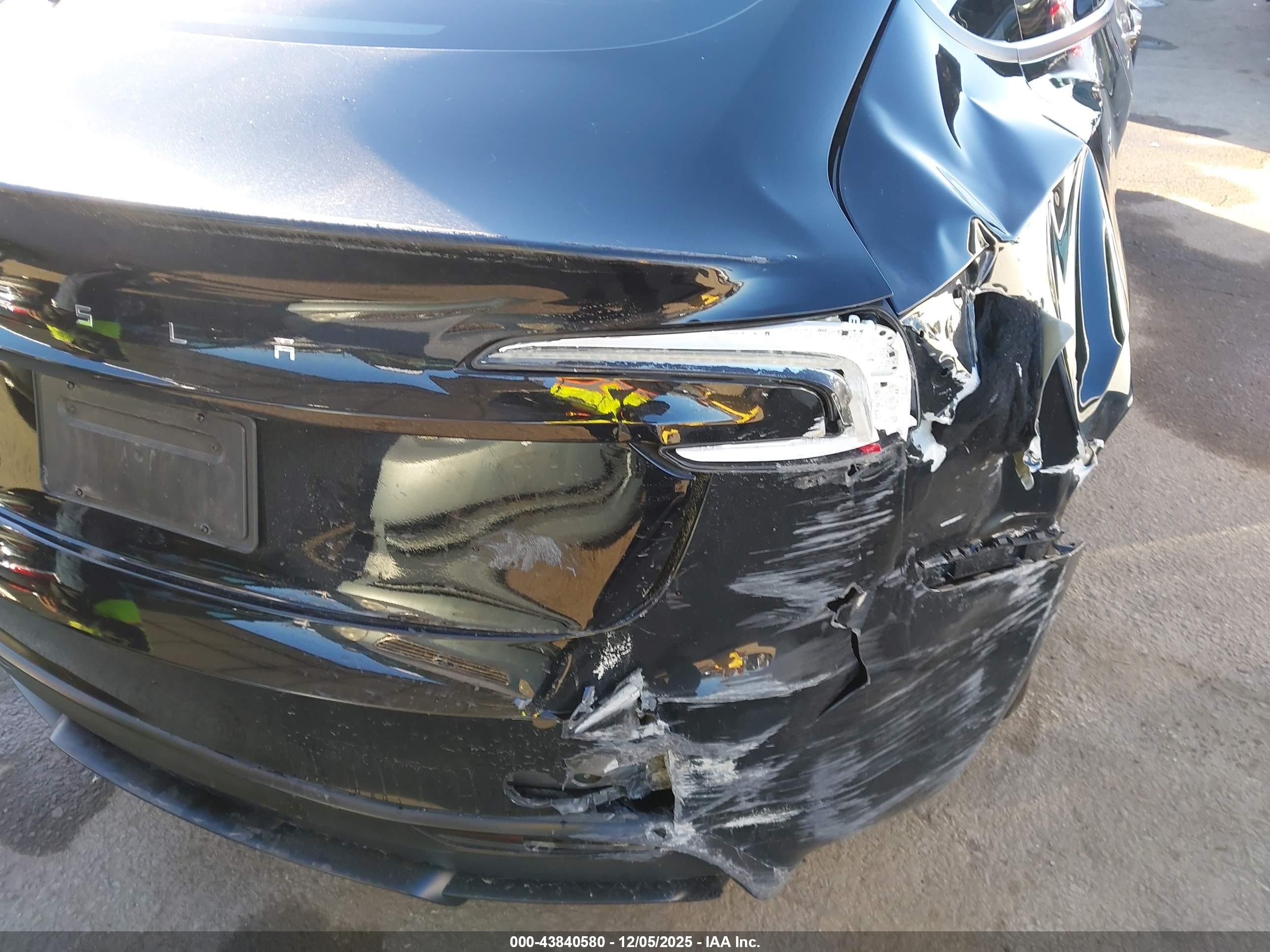 TESLA MODEL image 6
