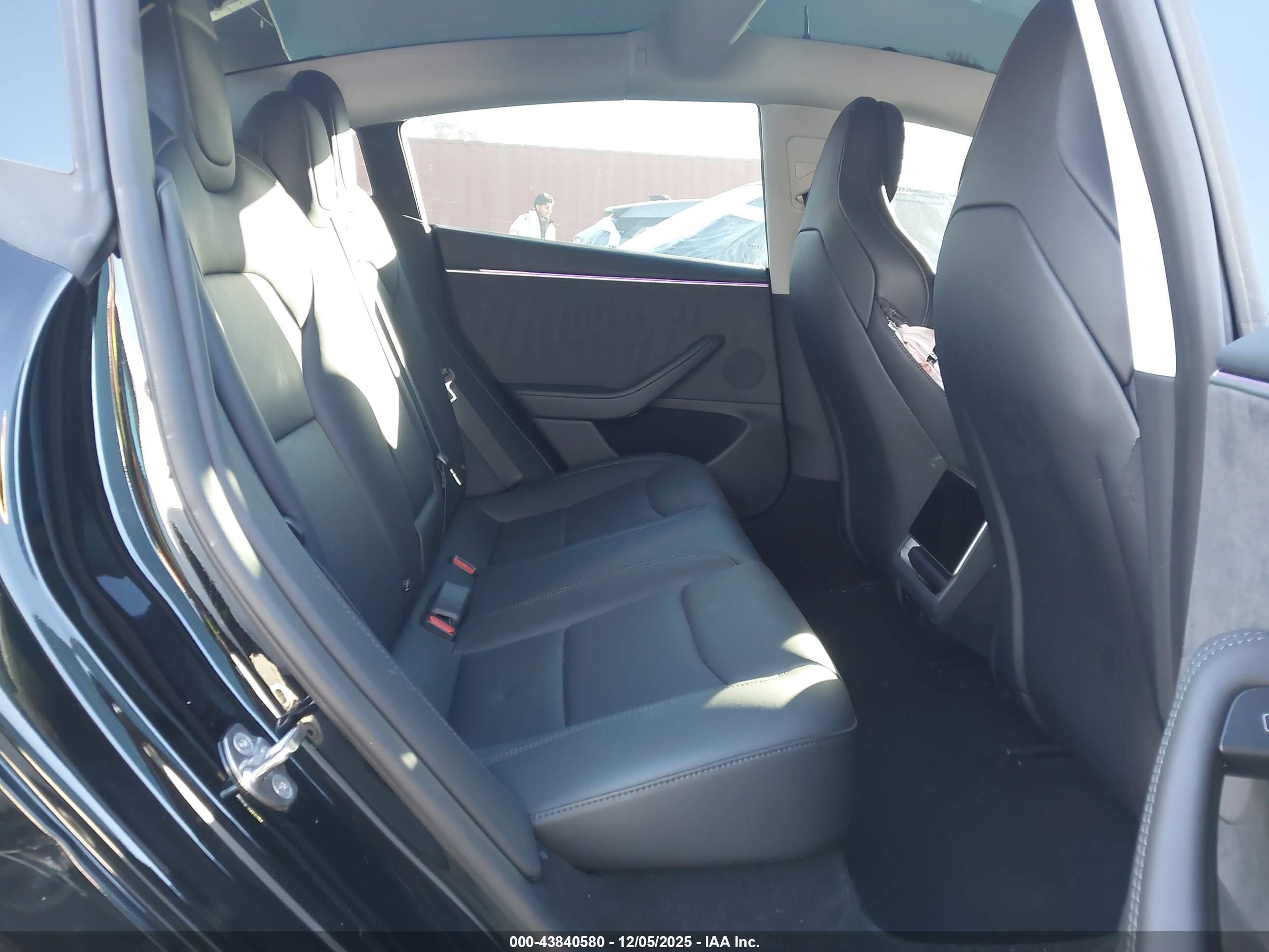 TESLA MODEL image 8