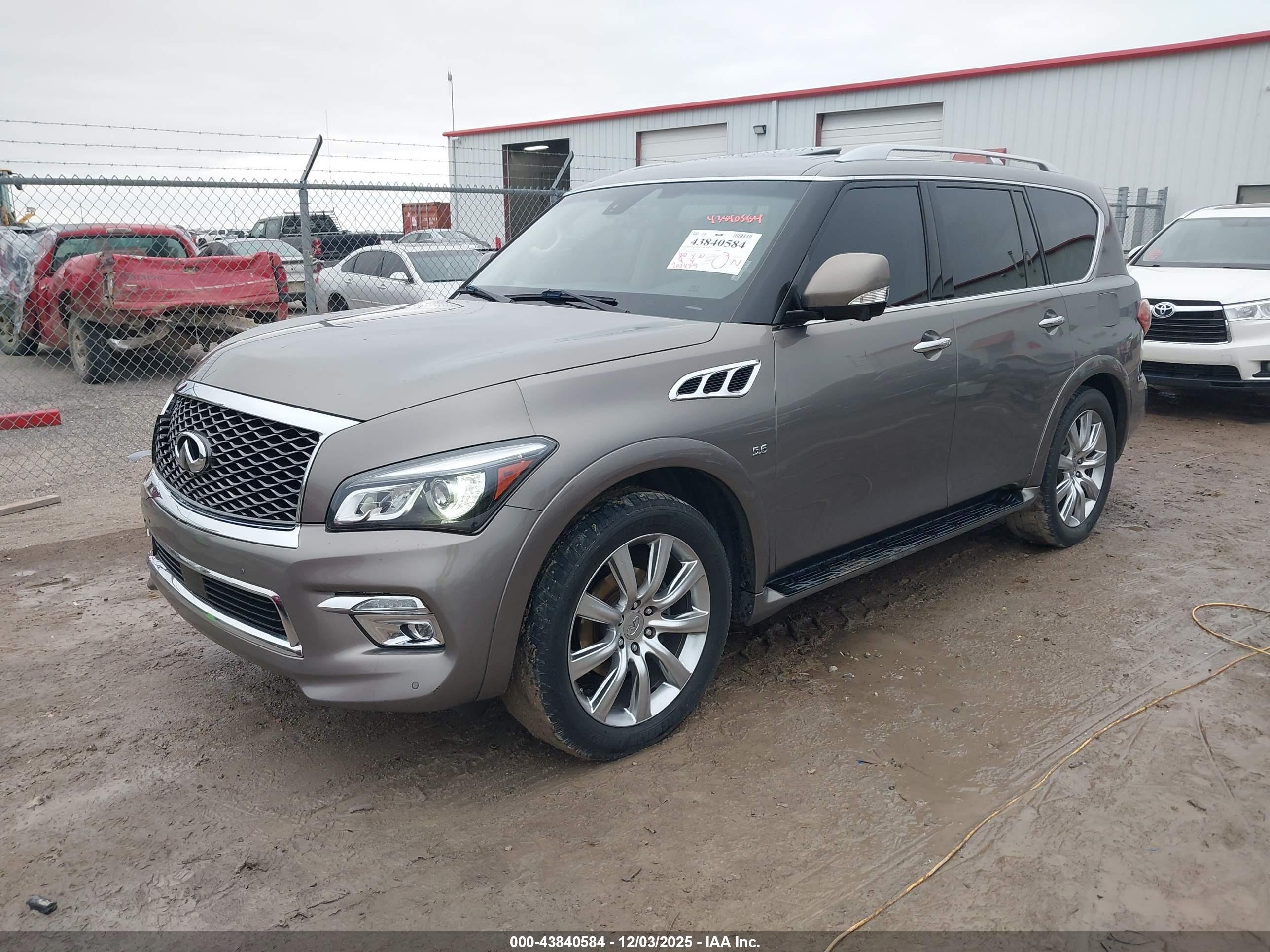 INFINITI QX80 image 2