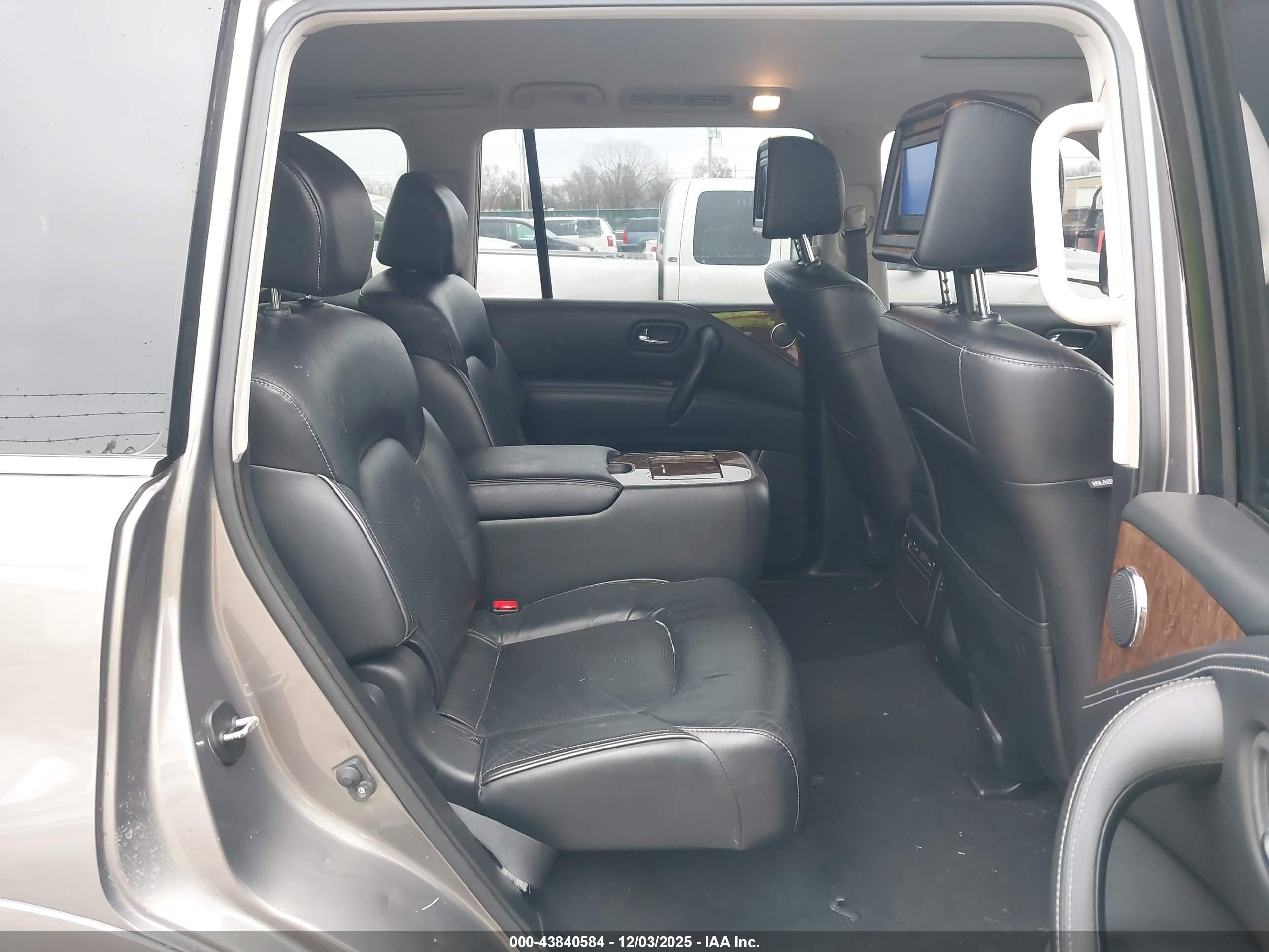 INFINITI QX80 image 8