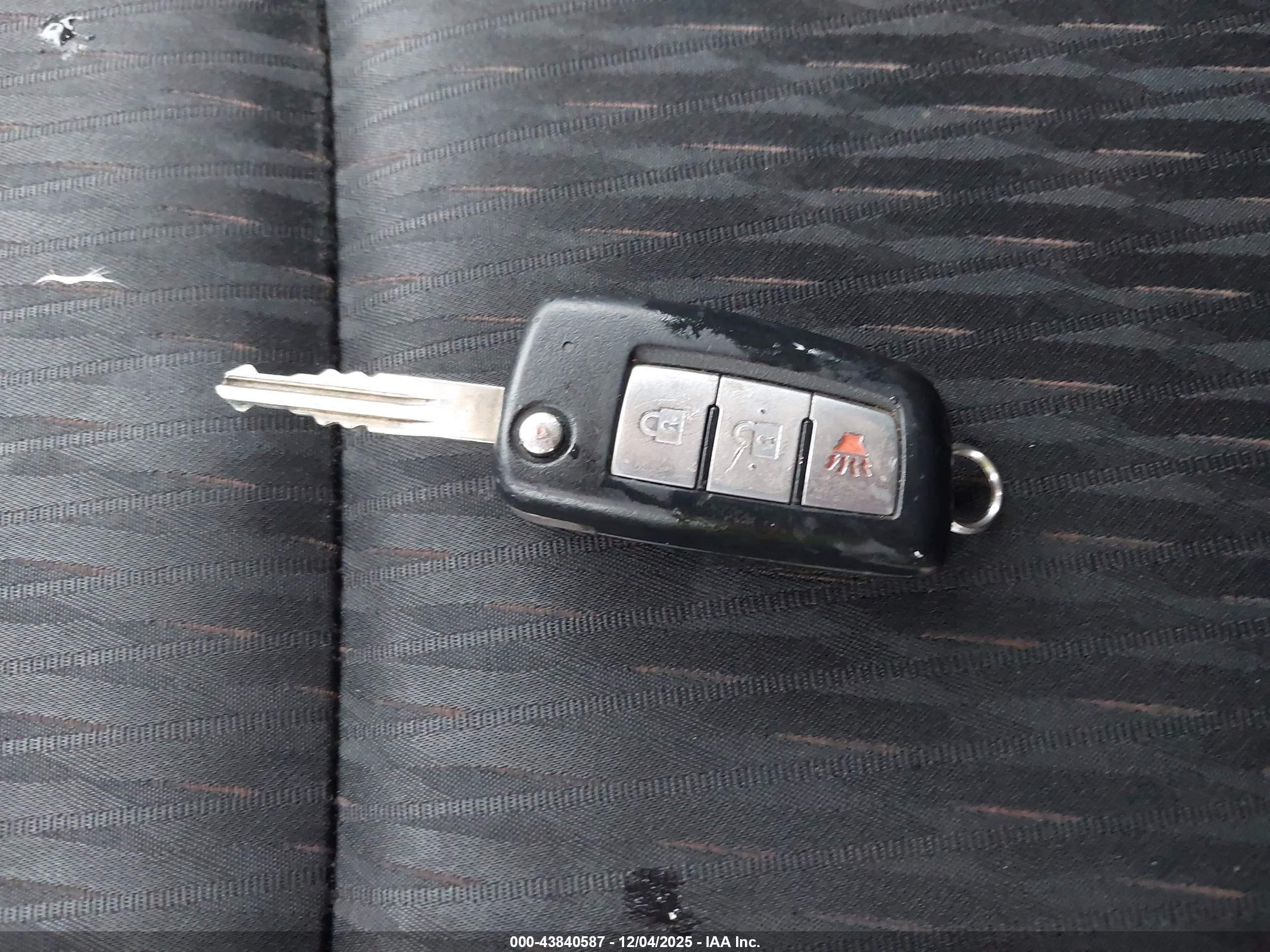 NISSAN ROGUE image 11