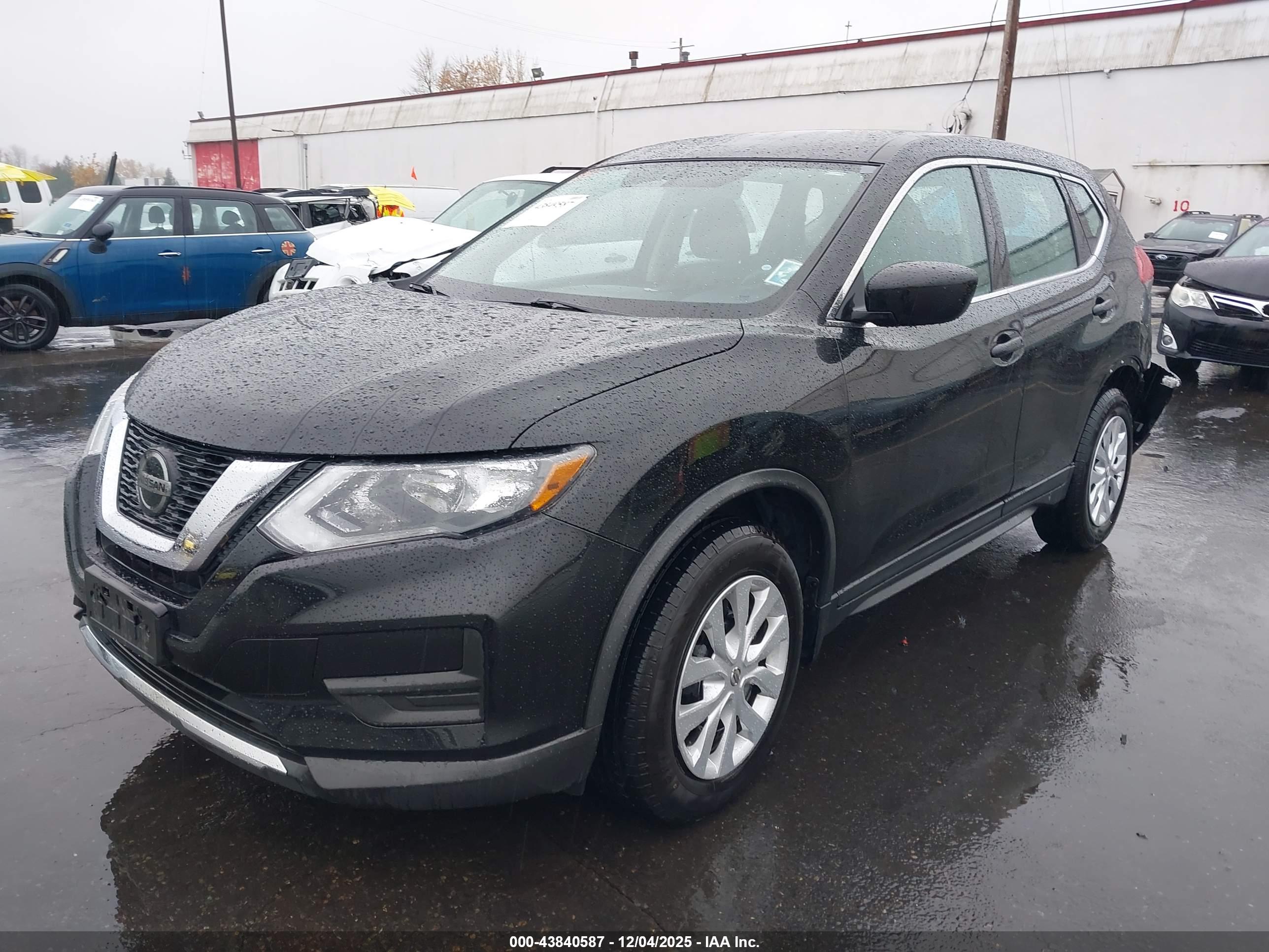 NISSAN ROGUE image 2
