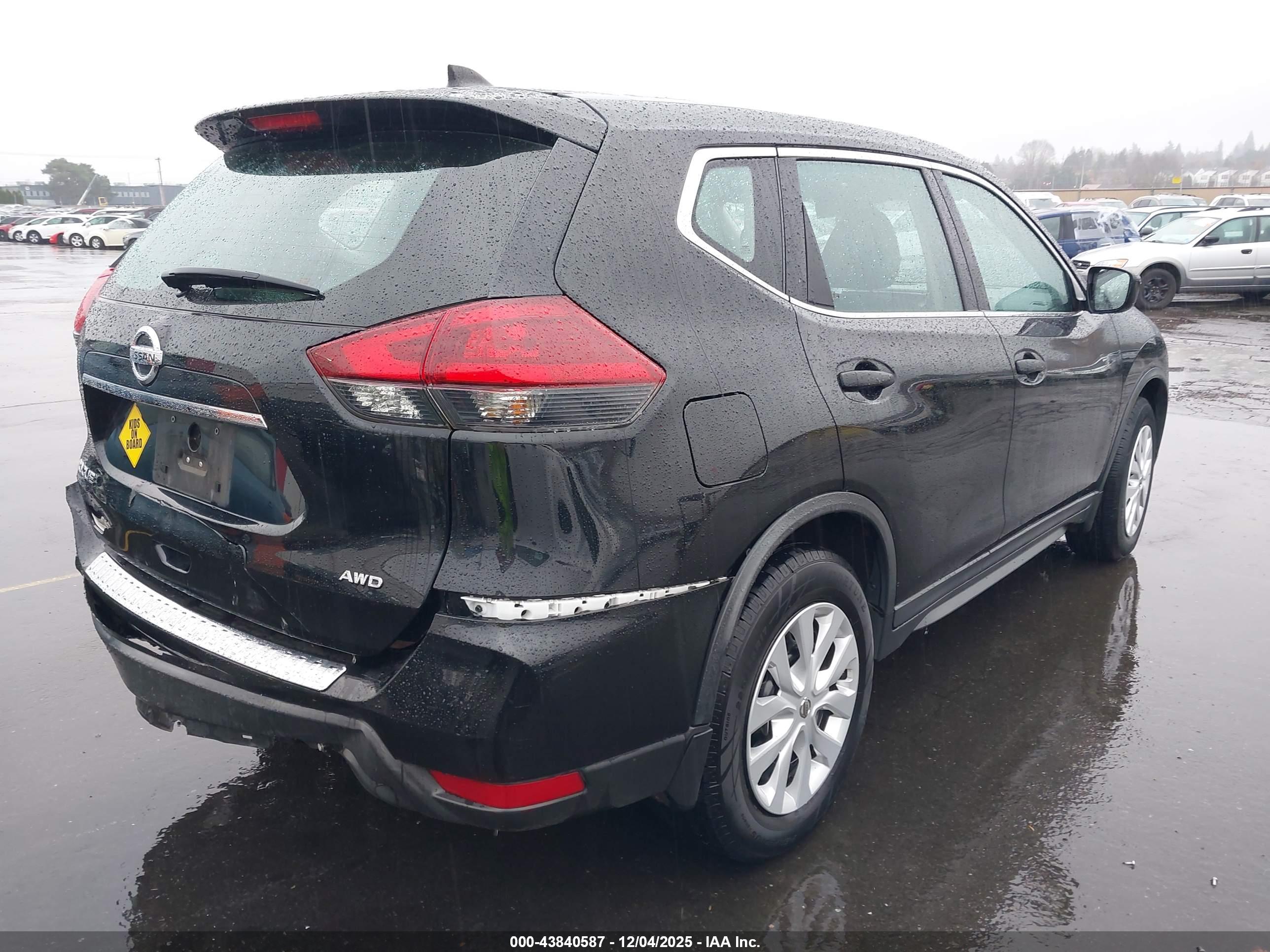 NISSAN ROGUE image 4