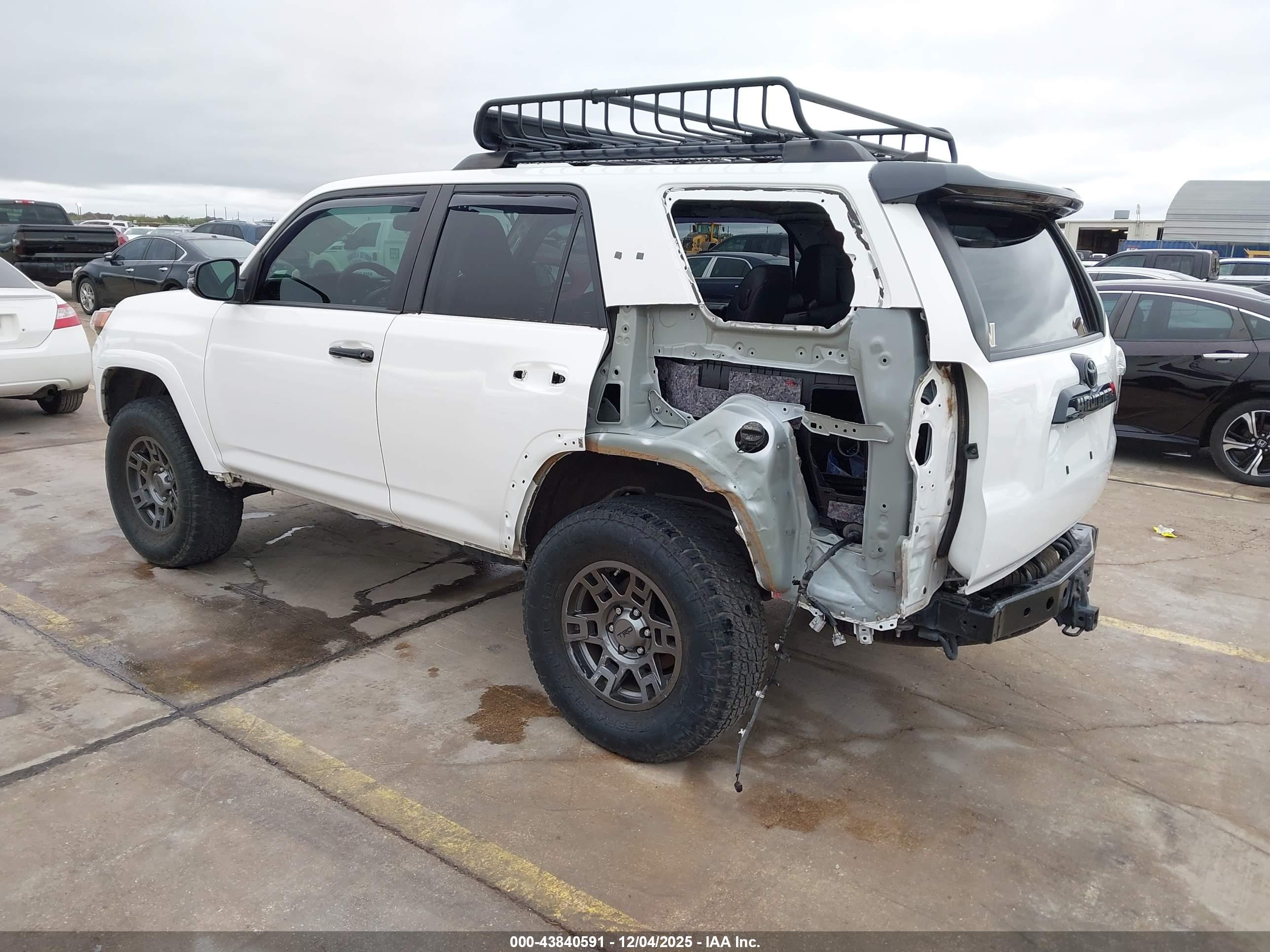 TOYOTA 4RUNNER image 3