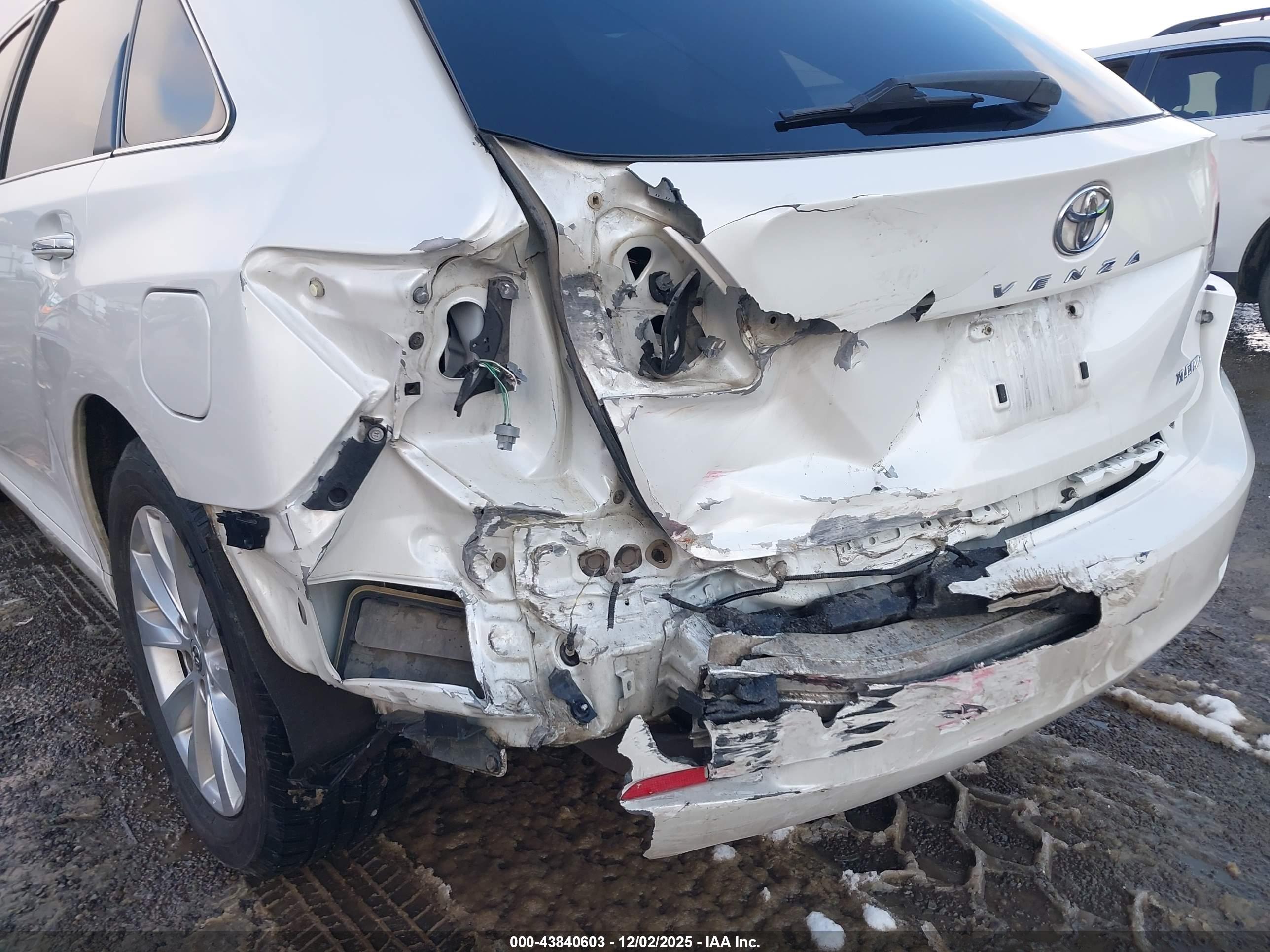 TOYOTA VENZA image 6